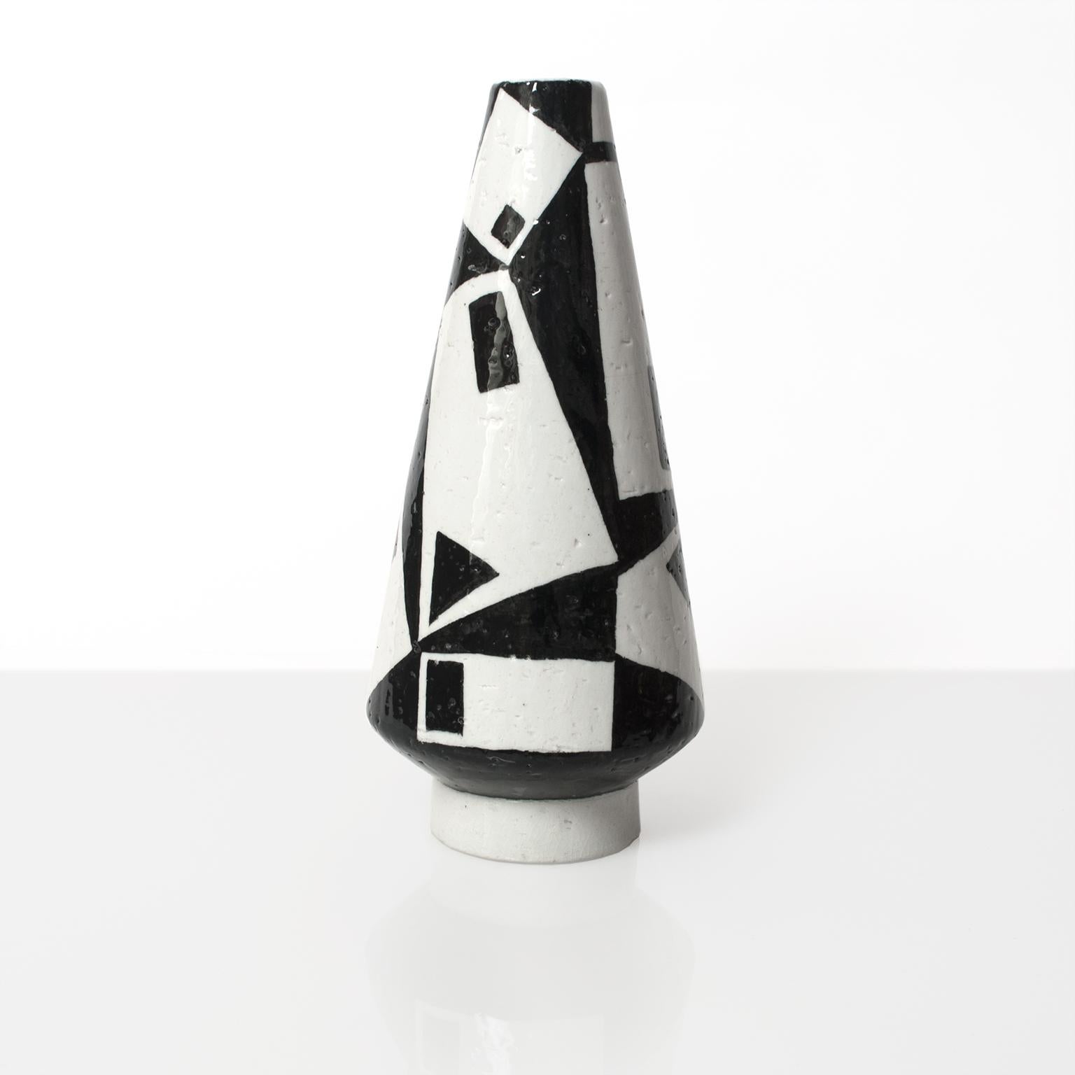 A unique Rorstrand studio ceramic vase with black and white abstract design by Vilhelm Berke Petersen, signed and dated on bottom.  

Petersen studied under artists Paul Klee and Wassily Kandinsky at Bauhaus Dessau from 1930-1931. 

Dimensions: