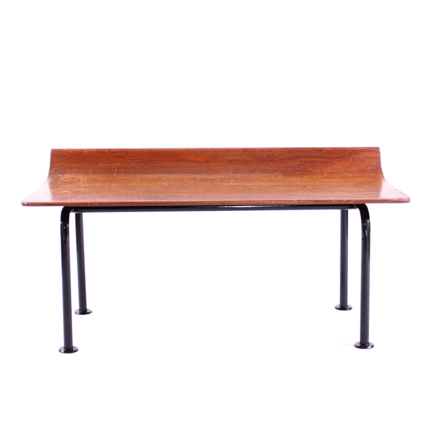 Vilhelm Lauritzen, Scandinavian Modern

A very rare bench by Vilhelm Lauritzen made for Gladsaxe Town Hall, Söborg, Denmark, 1936-1937. This model was also used for the Danish Embassy in Washington D.C.

The seat is made from solid teak with raised