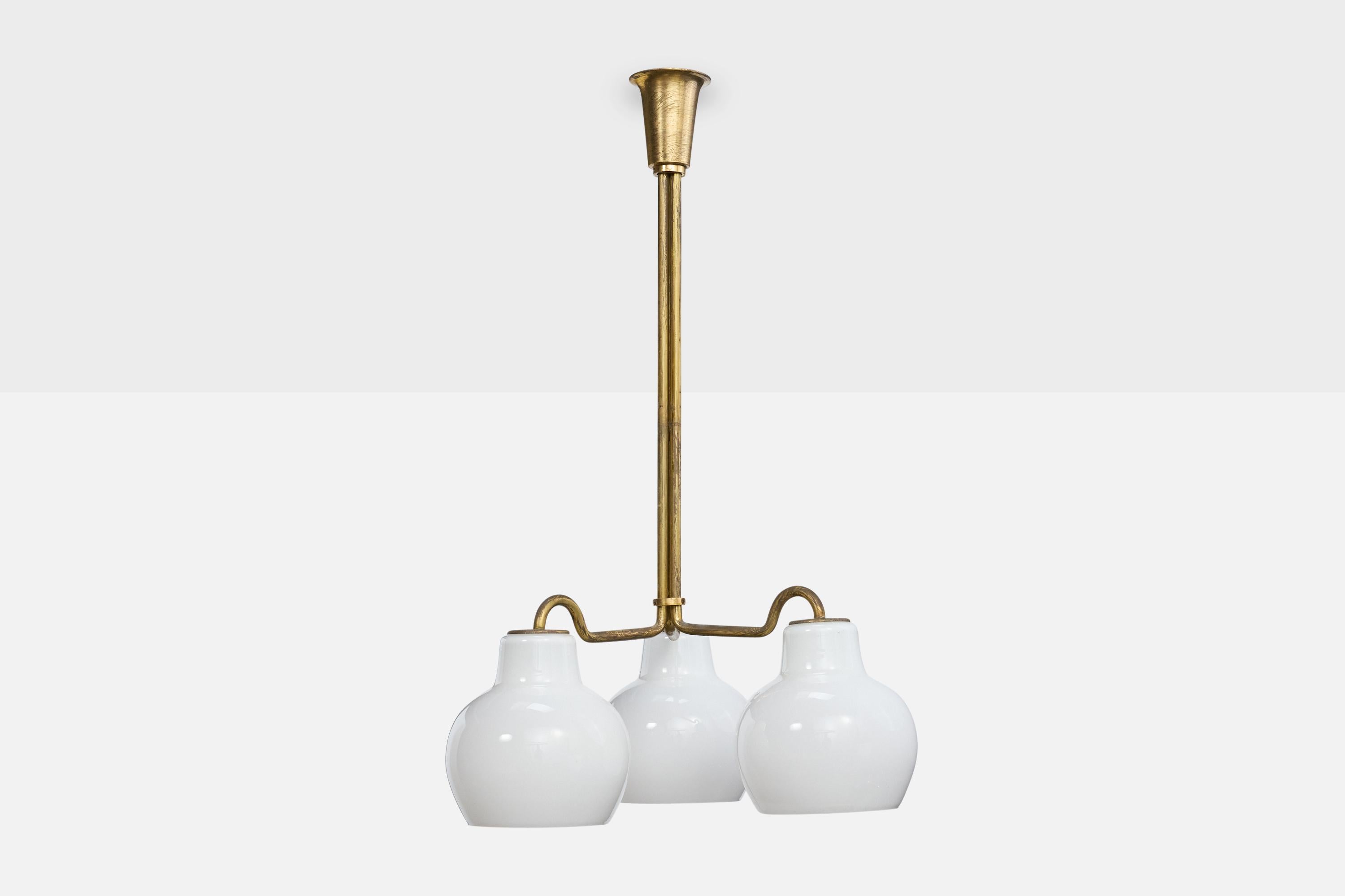 Vilhelm Lauritzen, Lampadario, Ottone, Vetro, Danimarca, anni '50 In condizioni buone in vendita a High Point, NC