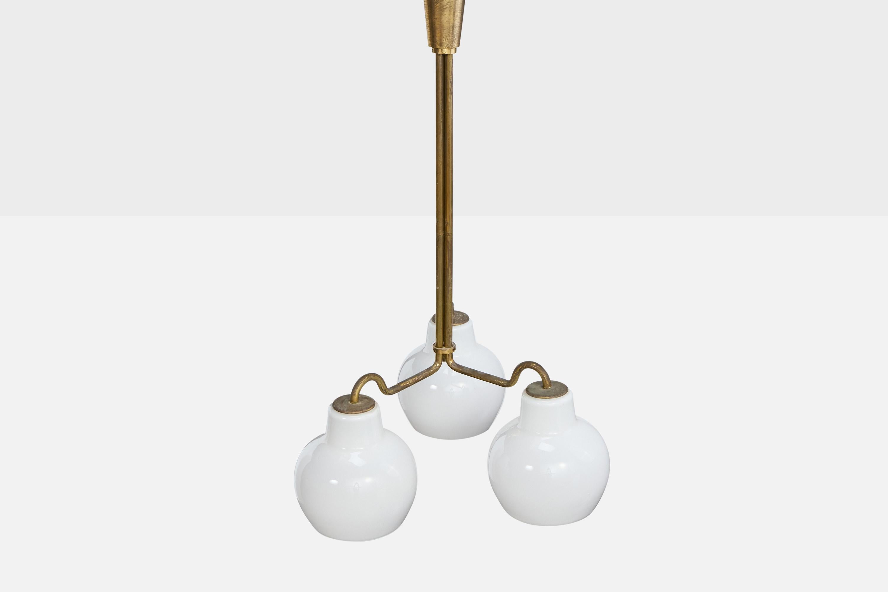 XX secolo Vilhelm Lauritzen, Lampadario, Ottone, Vetro, Danimarca, anni '50 in vendita