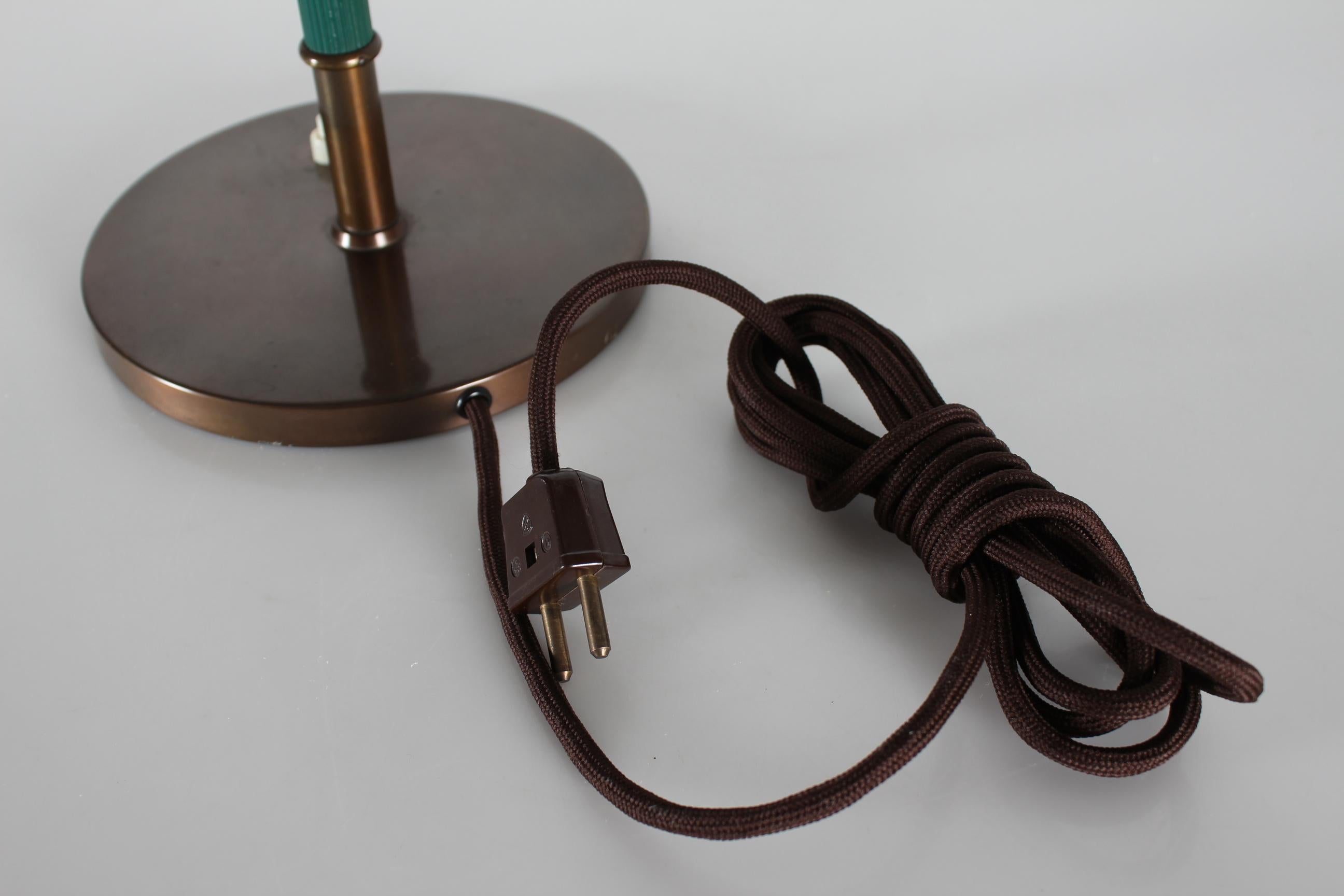Lampe de bureau flexible en laiton patiné de Vilhelm Lauritzen par Lyfa Danemark années 1940 en vente 4