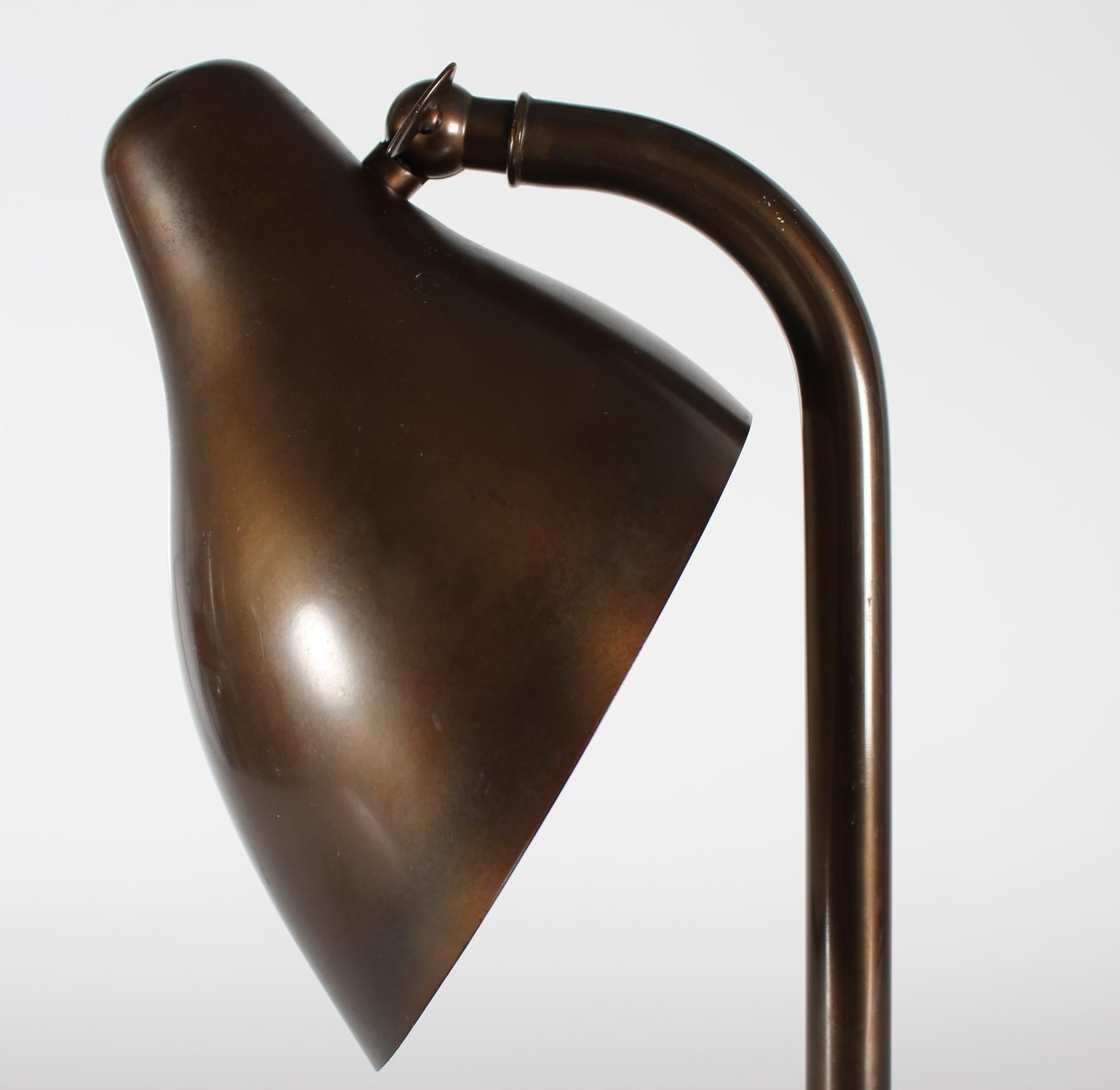 Vilhelm Lauritzen Flexible Desk Lamp of Brass with Patina by Lyfa Denmark 1940s For Sale 8