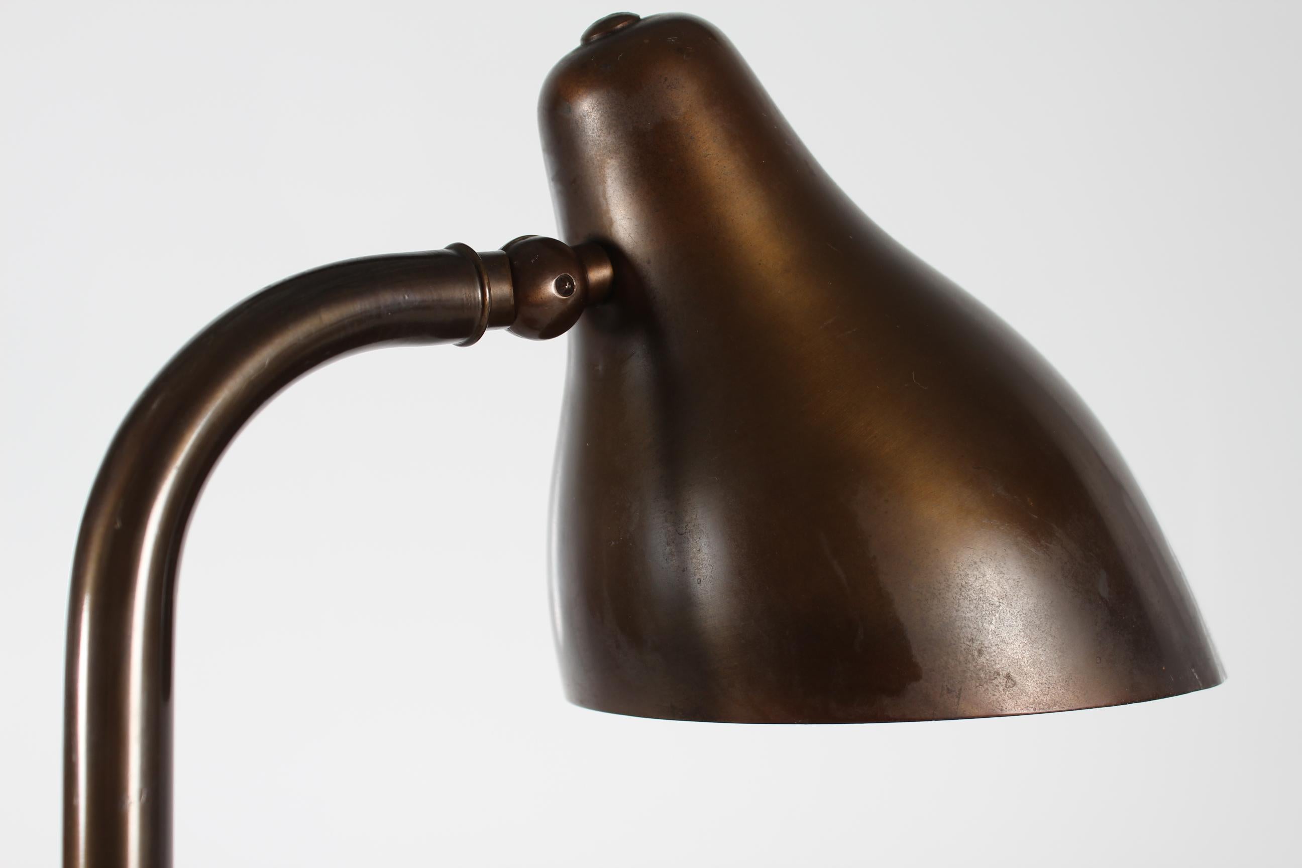Vilhelm Lauritzen Flexible Desk Lamp of Brass with Patina by Lyfa Denmark 1940s For Sale 1
