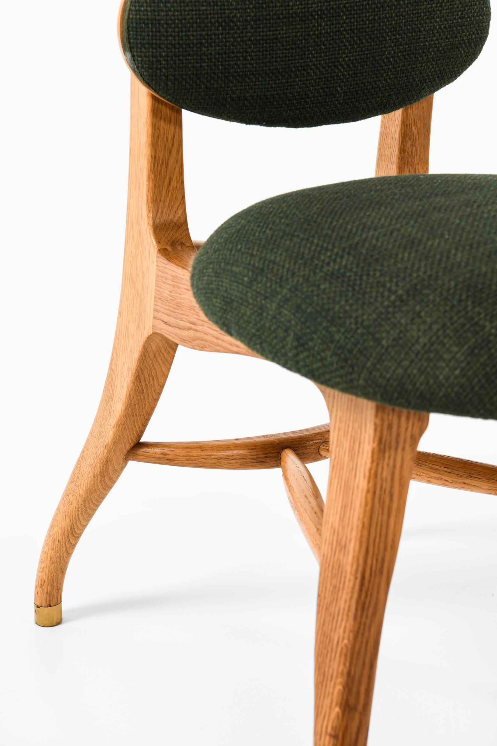 Very rare musician chair with adjustable seat and back designed by Vilhelm Lauritzen. Produced in Denmark.