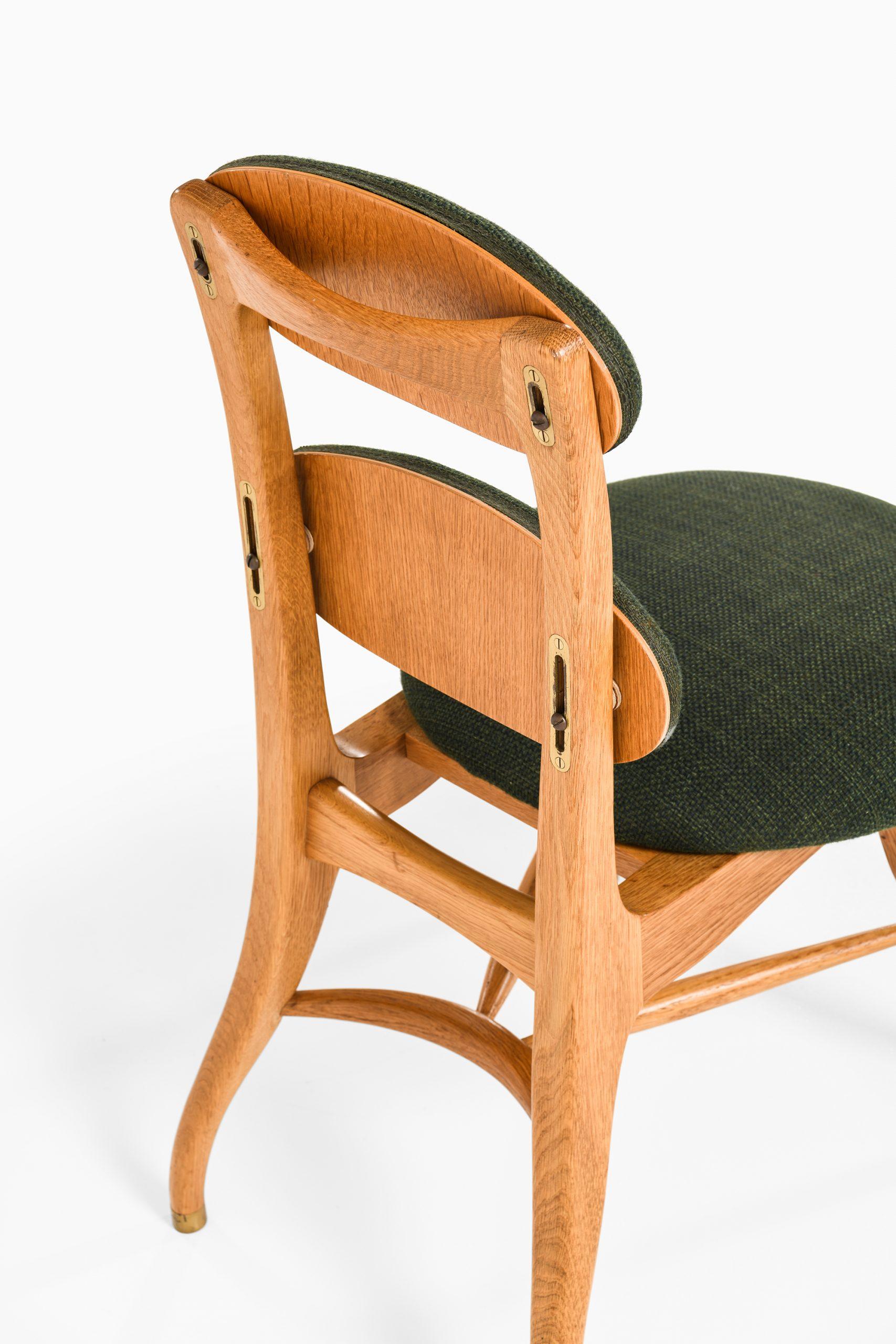 Scandinavian Modern Vilhelm Lauritzen Musician Chair Produced in Denmark