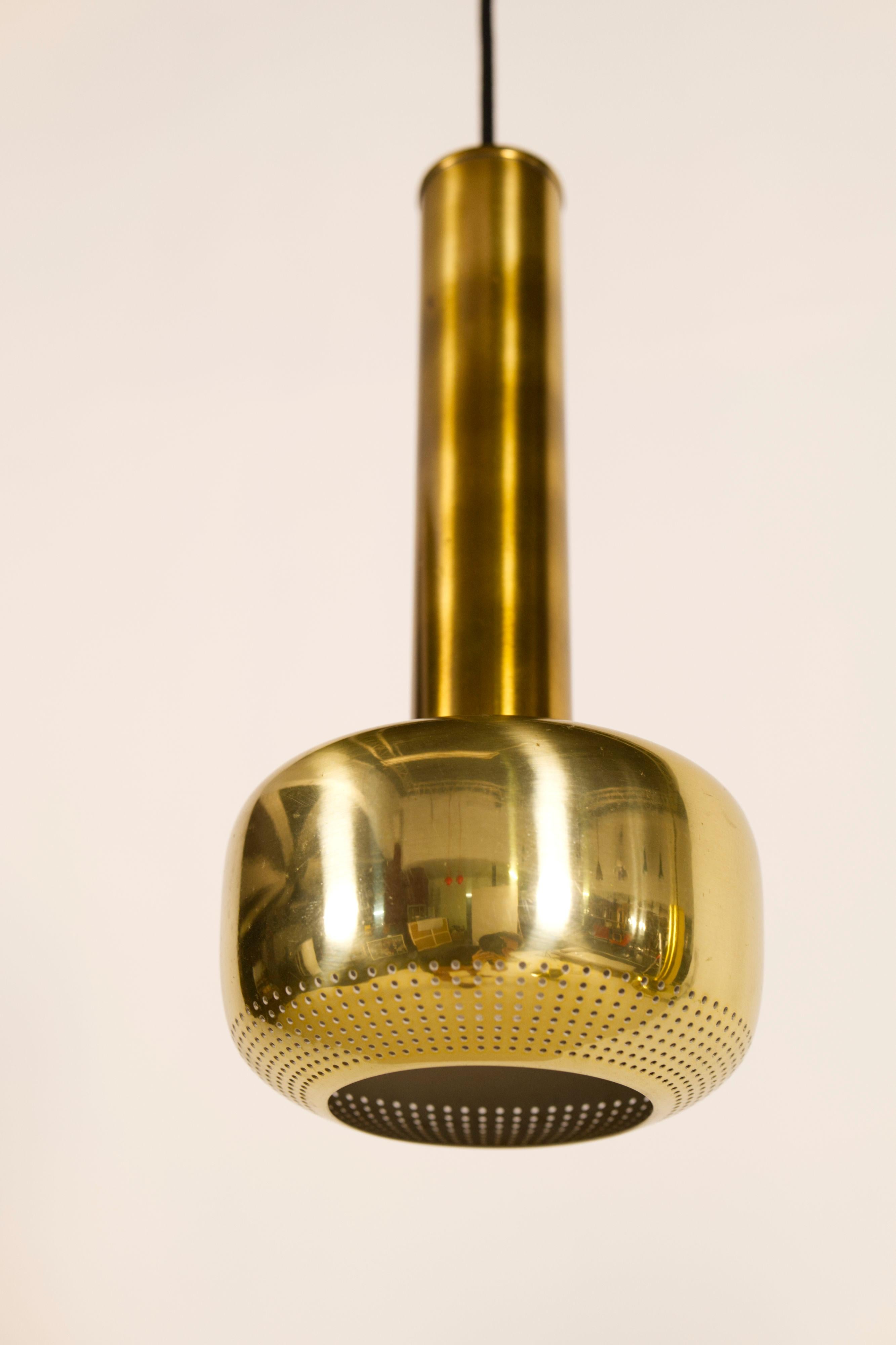 Vilhelm Lauritzen, Paire de lampes à suspension en laiton, Louis Poulsen, Danemark, années 1950 en vente 11