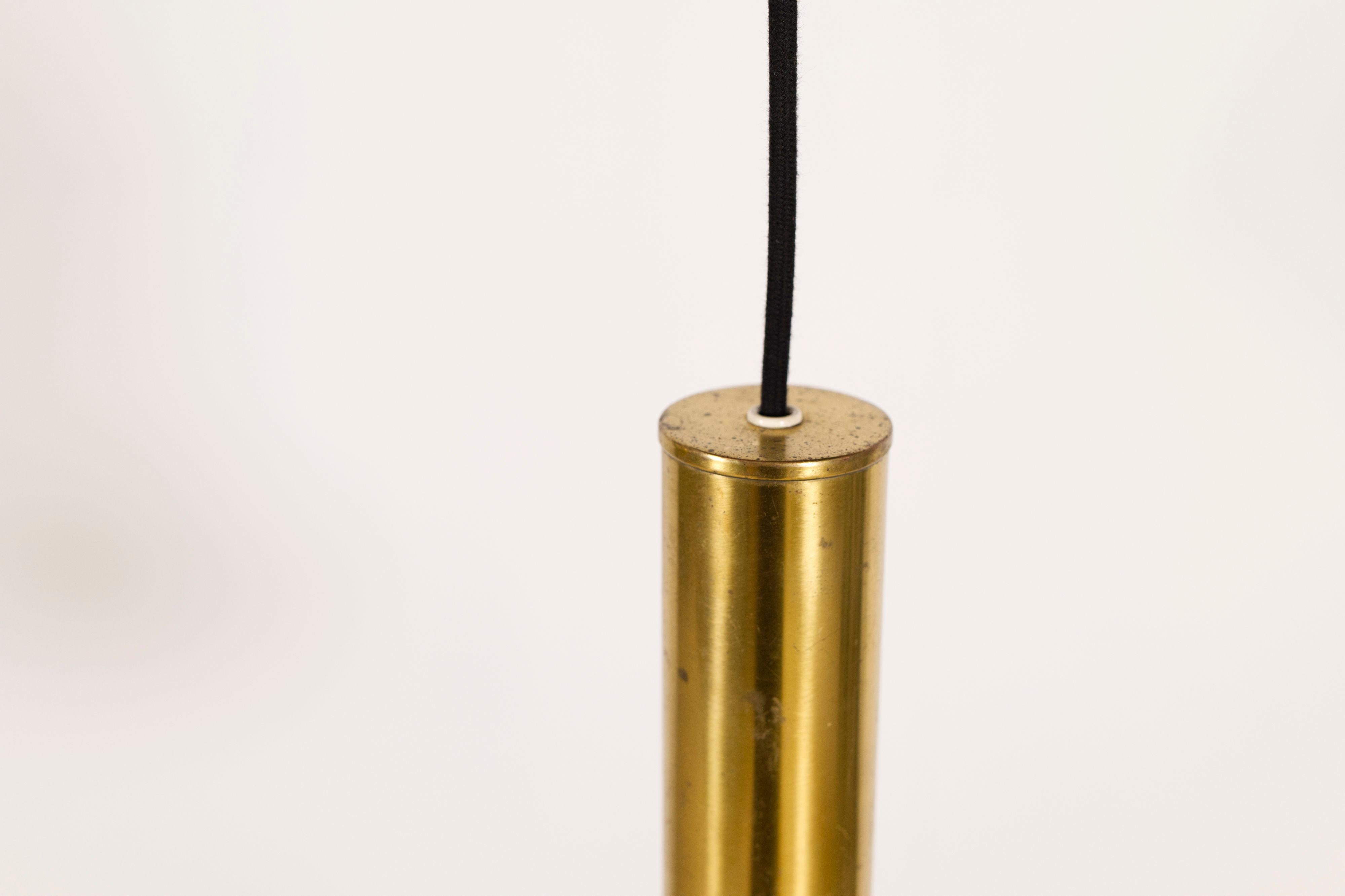 Vilhelm Lauritzen, Paire de lampes à suspension en laiton, Louis Poulsen, Danemark, années 1950 en vente 12