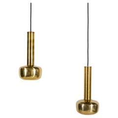 Vilhelm Lauritzen, Paire de lampes à suspension en laiton, Louis Poulsen, Danemark, années 1950
