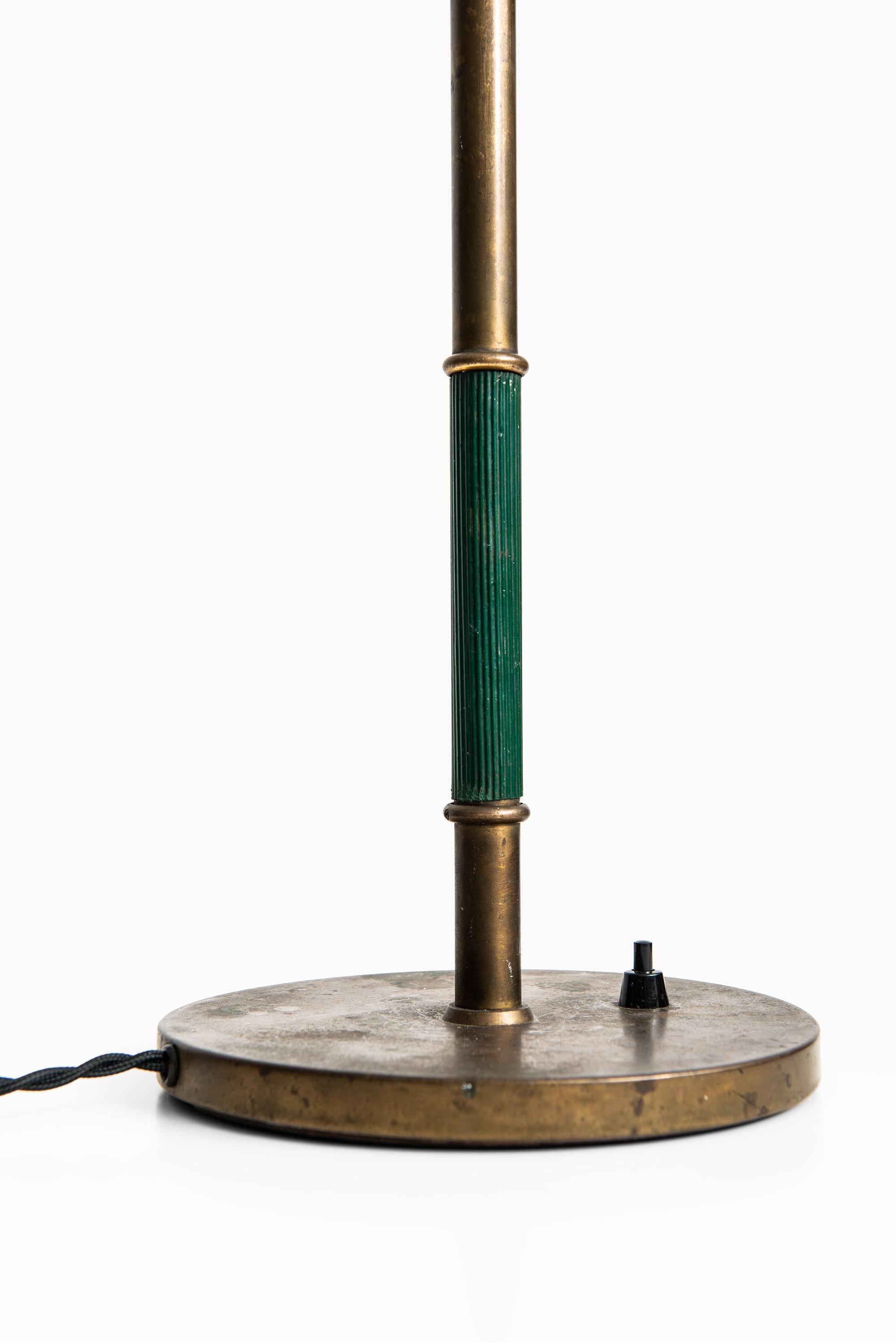 Rare table lamp designed by Vilhelm Lauritzen. Produced by Louis Poulsen in Denmark.