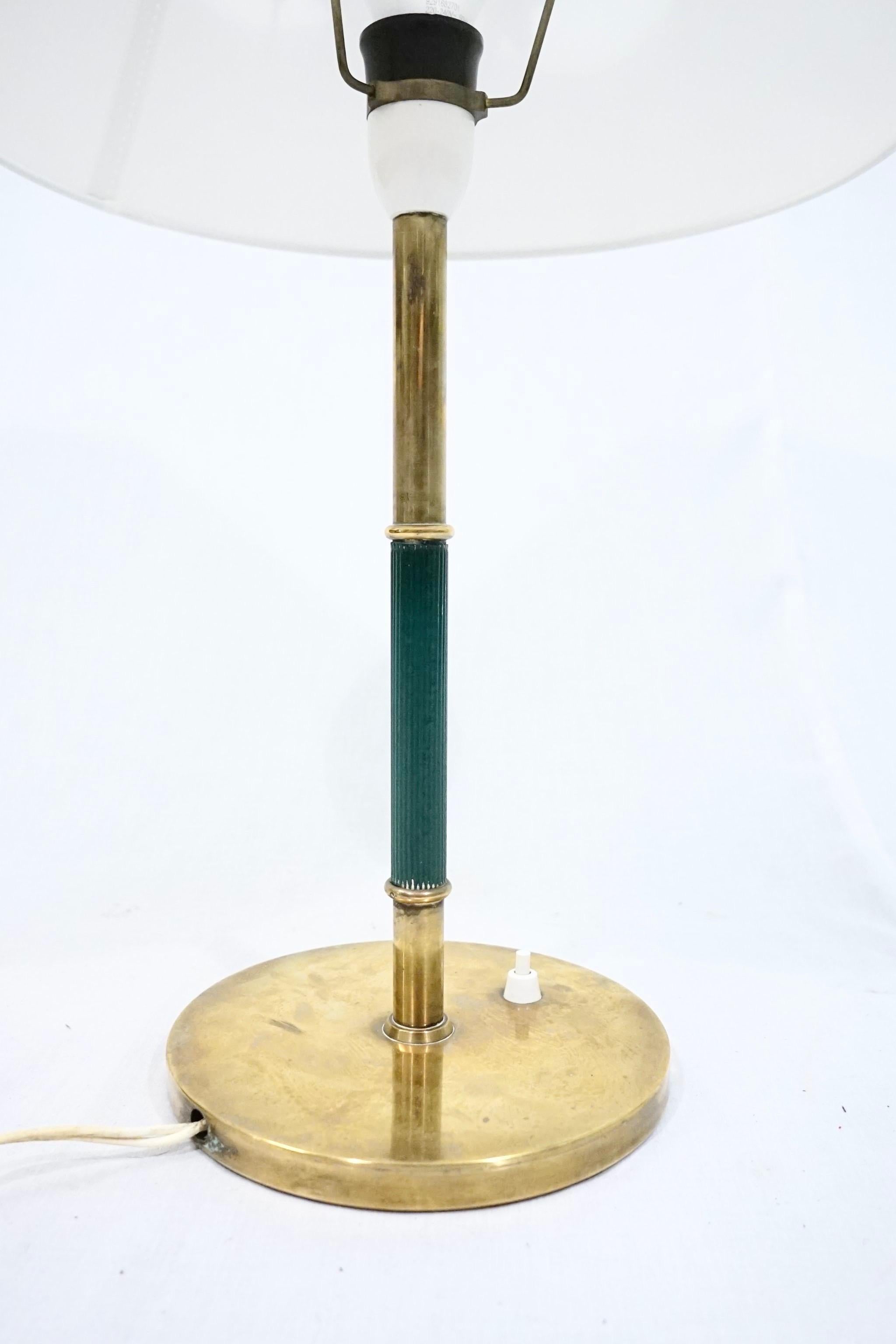 Rare variation of Vilhelm Lauritzen’s table lamp model B187 manufactured by Lyfa in the 1950’s.
This lamp is most likely made to order or made for a specific building.

Vilhelm Lauritzen was a important part of the early modernist movement