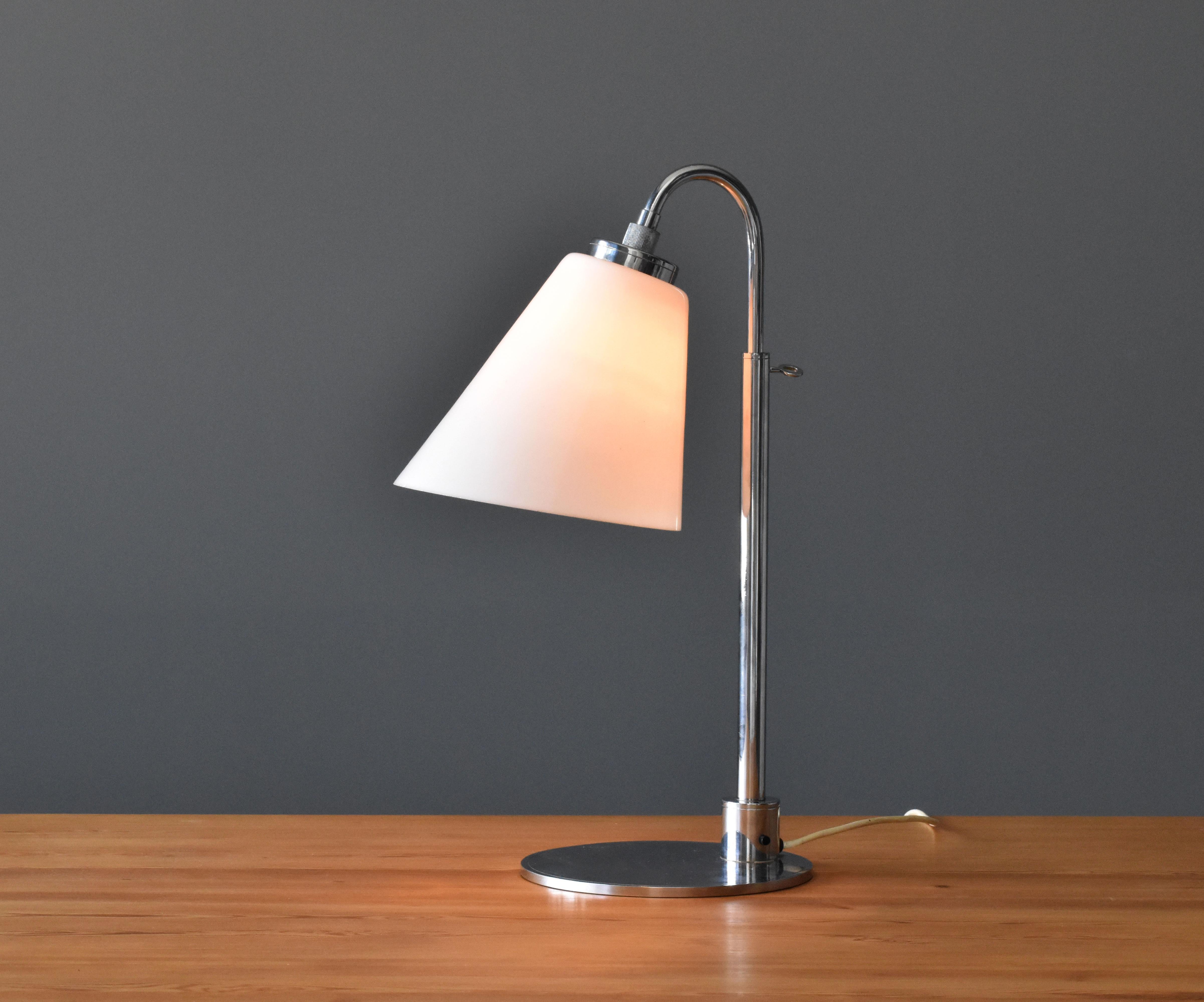Vilhelm Lauritzen Table Lamp, Nickel-Plated Metal, Glass, Louis Poulsen, 1930s (Skandinavische Moderne)