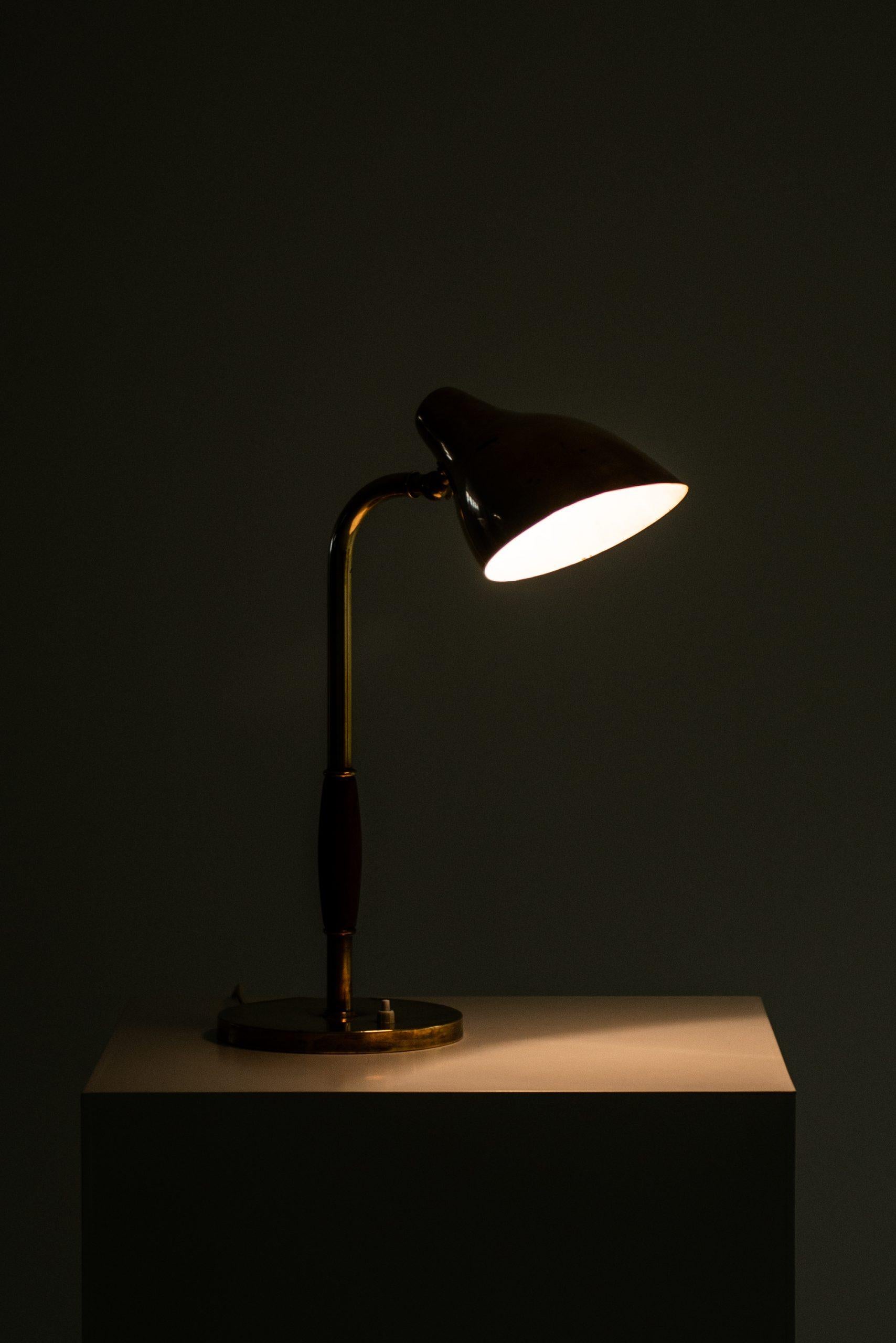 Milieu du XXe siècle Lampe de bureau Vilhelm Lauritzen produite par Louis Poulsen au Danemark en vente