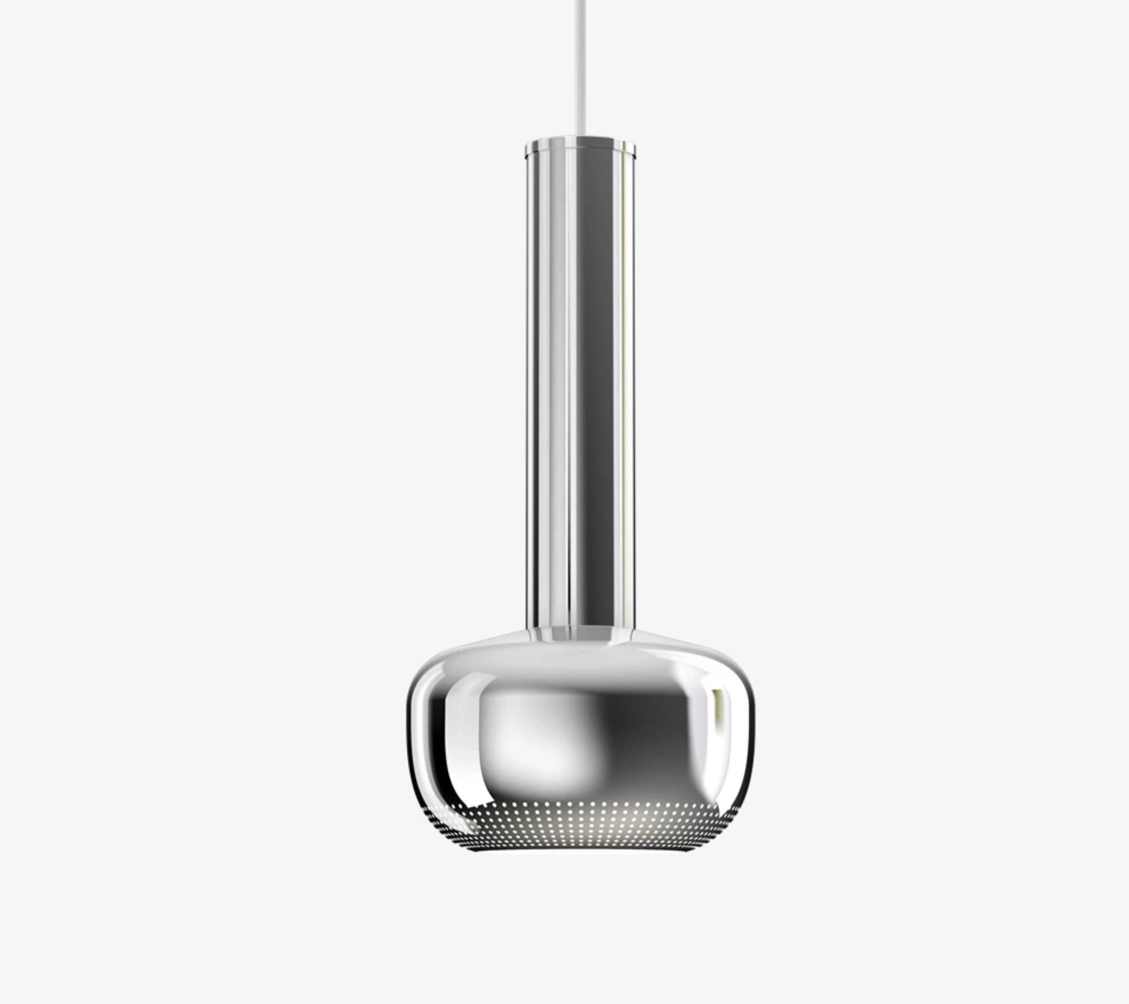 Pendente Vilhelm Lauritzen VL 56 in ottone lucido per Louis Poulsen. Progettata nel 1956, produzione attuale.

Il noto architetto funzionalista Vilhelm Lauritzen ha progettato il Ciondolo VL 56 per Folkets Hus, a Vesterbro Copenhagen.
