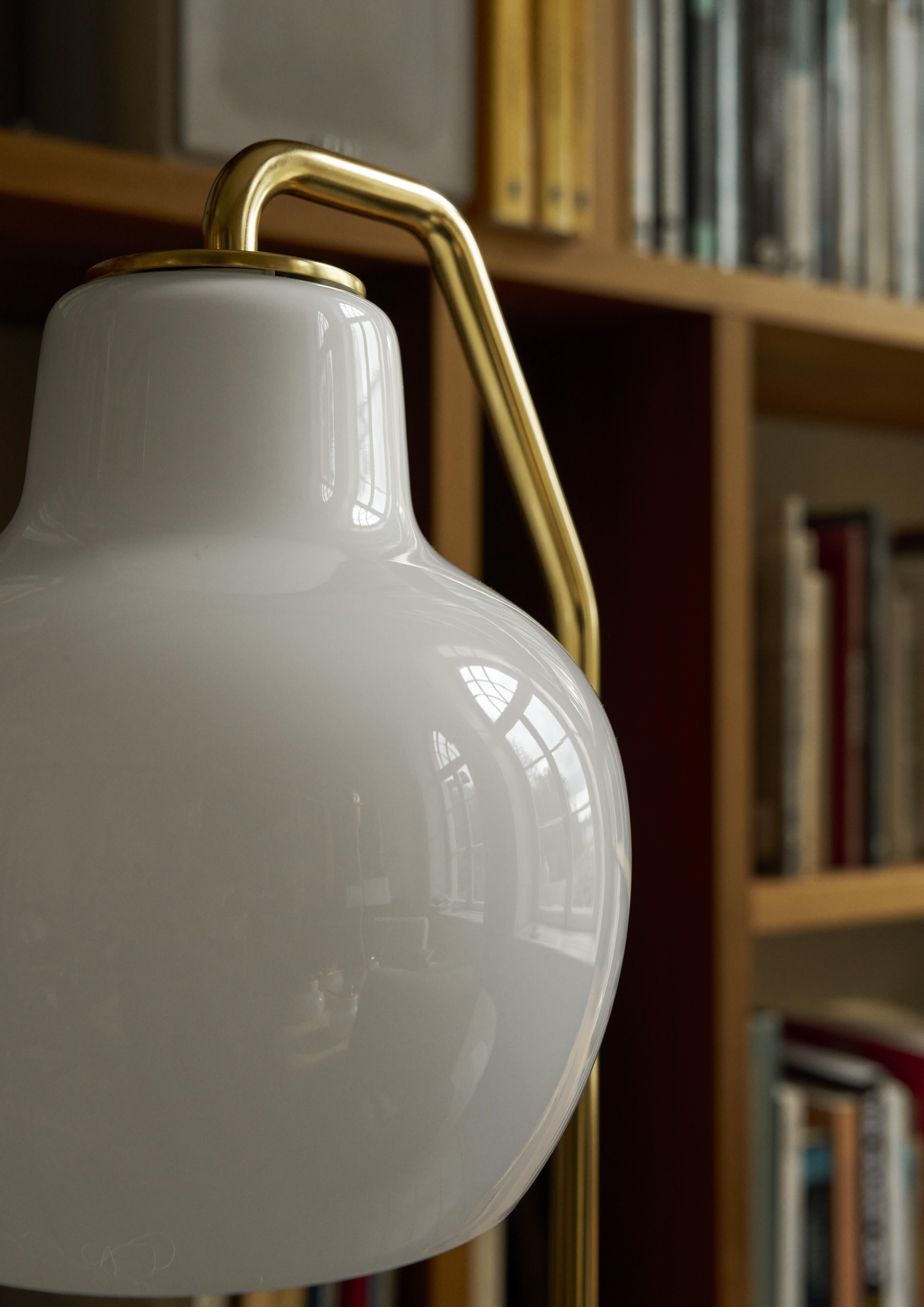 Vilhelm Lauritzen Lámpara de pie 'VL Ring Crown' para Louis Poulsen Latón en venta