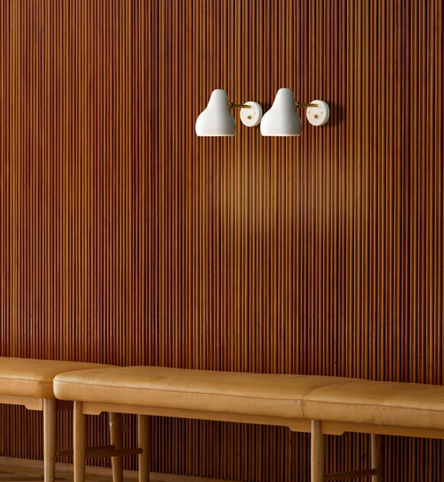 Aplique de pared 'VL38' de Vilhelm Lauritzen para Louis Poulsen. Diseñado en 1930. Nuevo, producción actual.

La lámpara de pared VL38 se basa en el diseño original de la lámpara de mesa VL38. La lámpara de mesa VL38 fue diseñada originalmente a