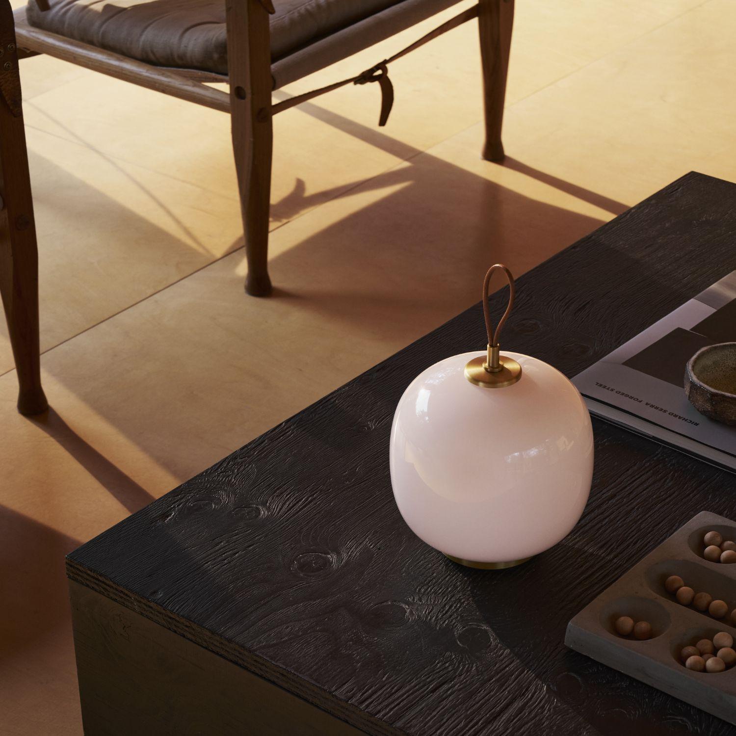 Lampe de bureau Radiohus en verre jaune pâle Vilhelm Lauritzen 'VL45' Neuf - En vente à Glendale, CA