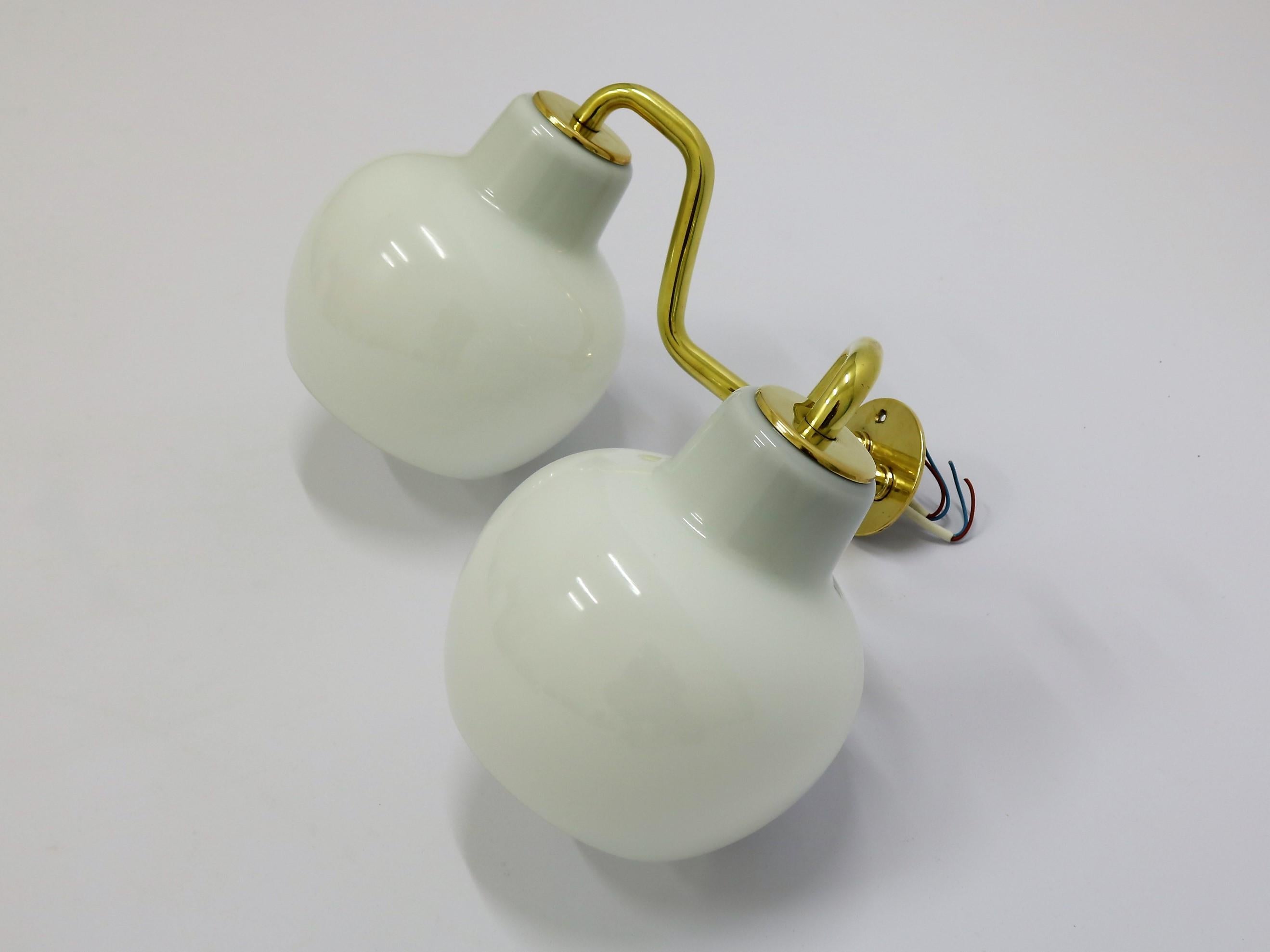 Mid-20th Century Vilhelm Lauritzen Wall Lamp in Brass and Opal Glass