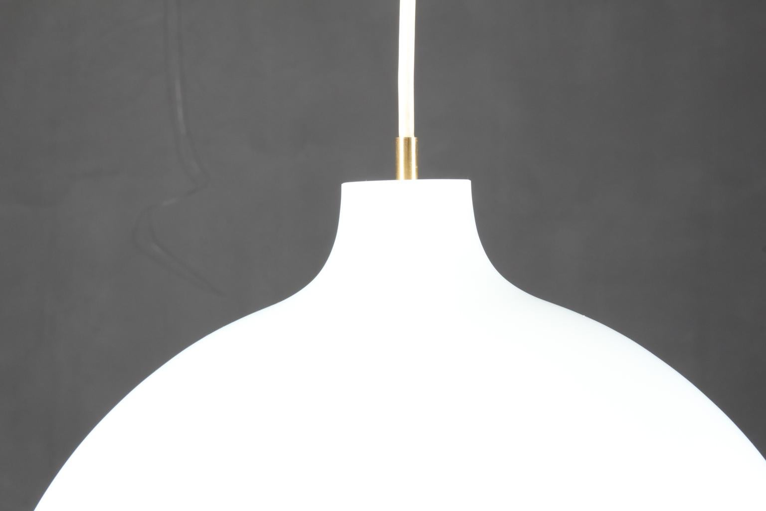 1 of 5
Vilhelm Wohlert for Louis Poulsen 'Satellit' Pendant
Sold: €1,163.08

Days on 1stDibs: 365
Vilhelm Wohlert for Louis Poulsen, 'Satellit' pendant, opaline glass, brass, Denmark, 1959.

This simplistic, large frosted glass pendant has a