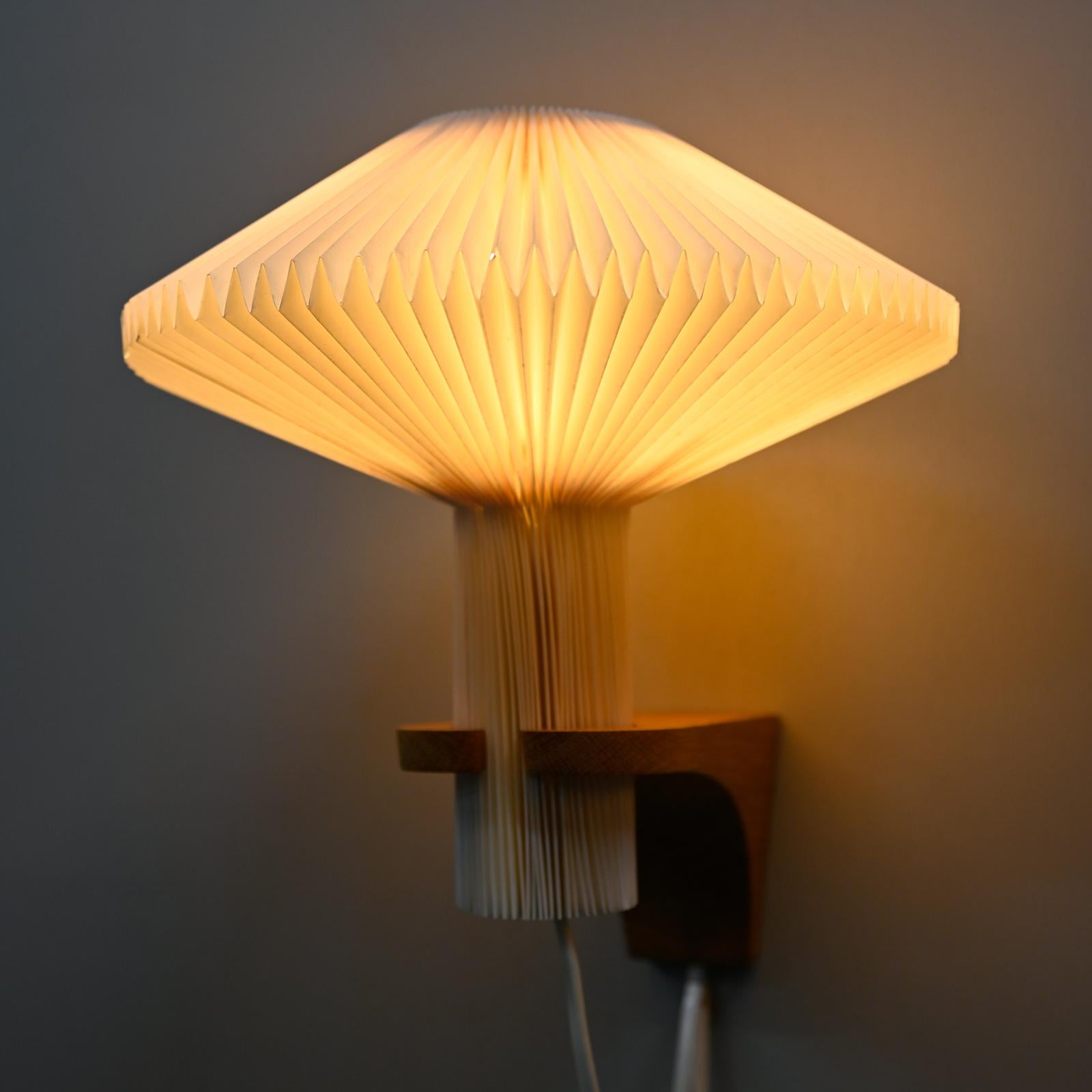 Vilhelm Wohlert wall lamp Oak and Acrylic shade for Le Klint, Denmark 1950s 4