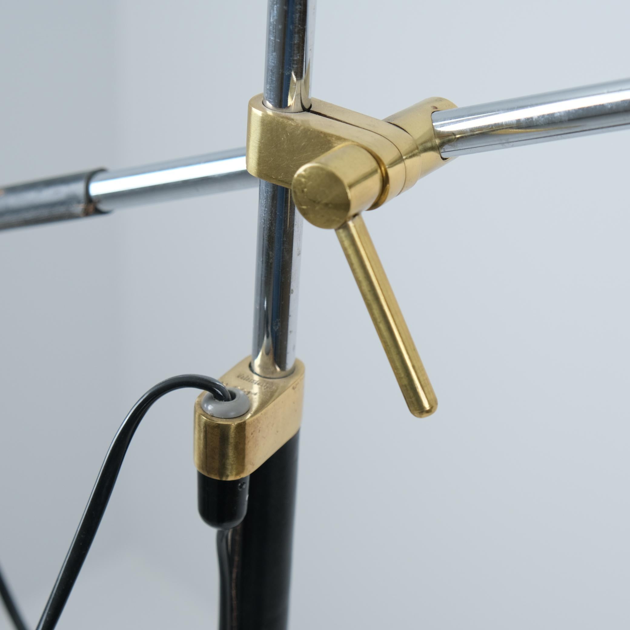 Lampadaire H801 de Viljo Hirvonen en cuir, laiton et métal, Valaistustyö, années 1950 Bon état - En vente à Helsinki, FI