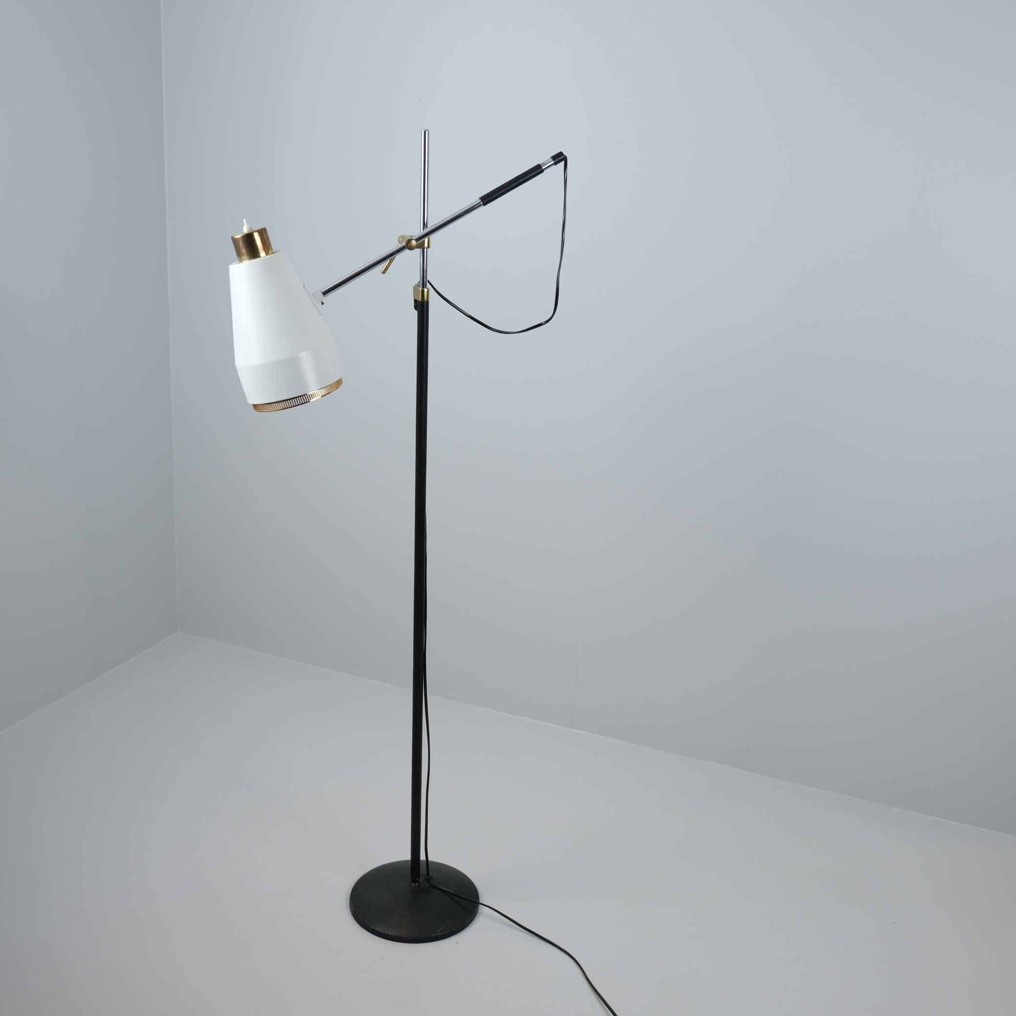 Lampadaire H801 de Viljo Hirvonen en cuir, laiton et métal, Valaistustyö, années 1950 en vente 2