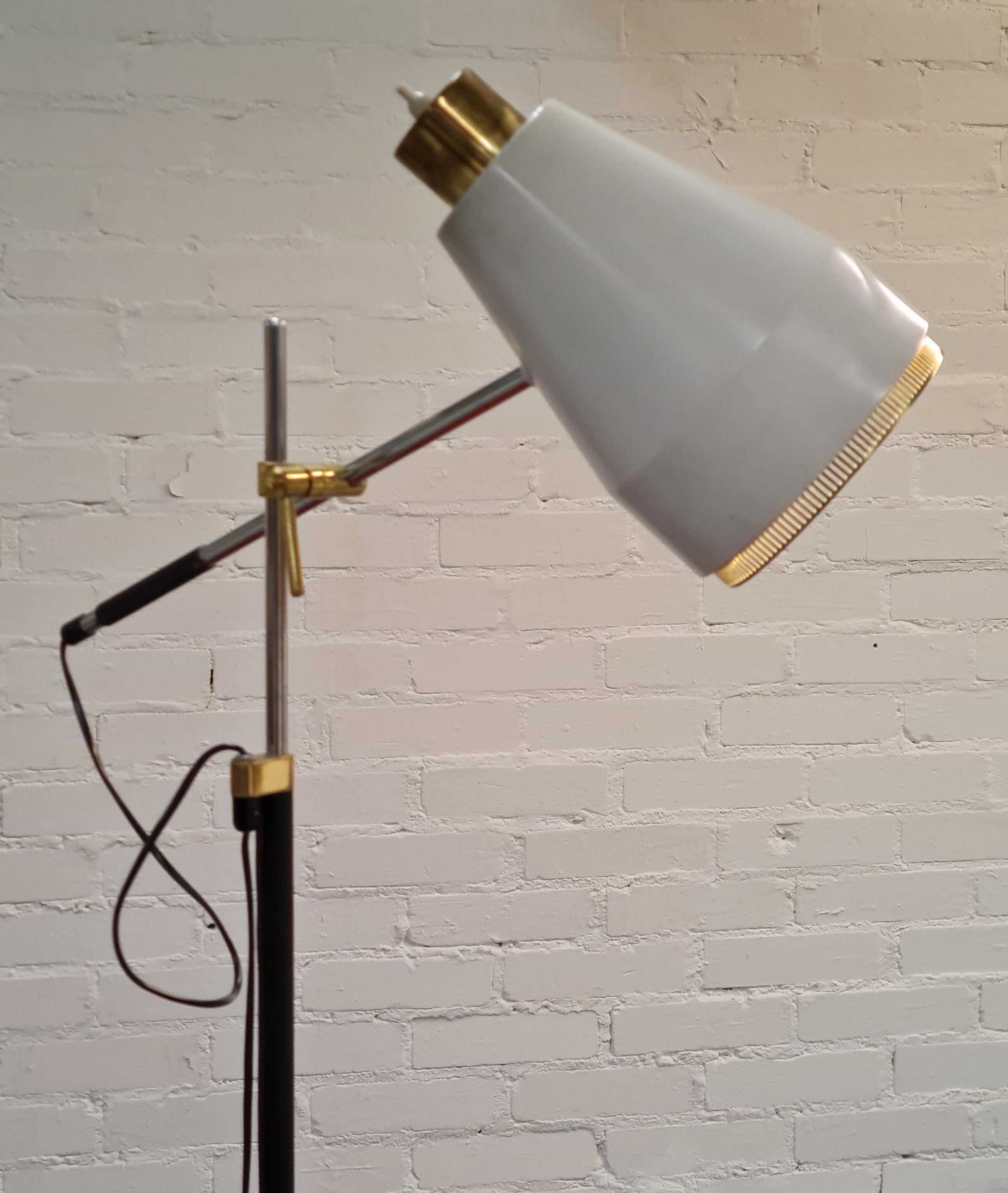 Viljo Hirvonen Floor Lamp Model H801, Valaistustyö For Sale 3