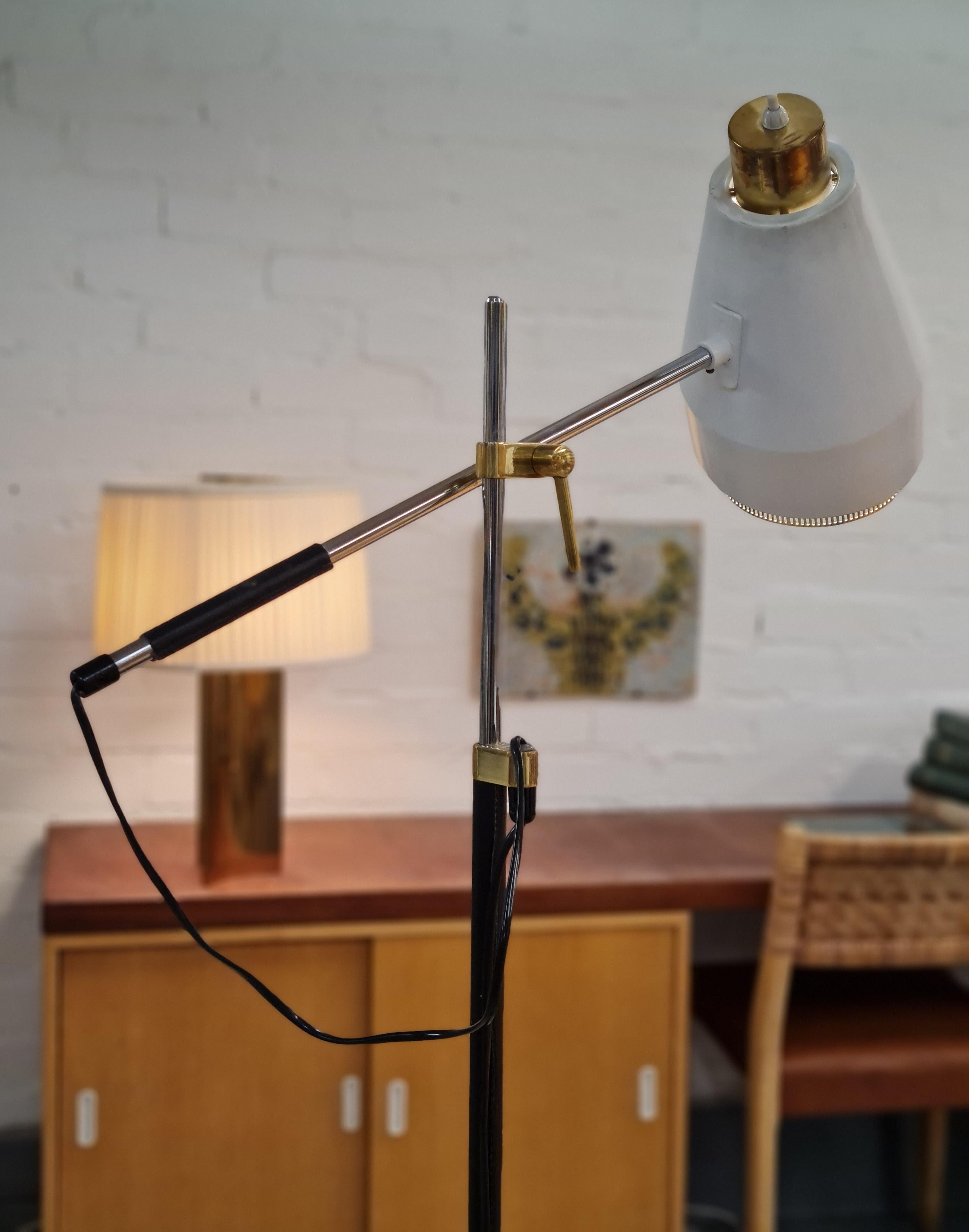 Viljo Hirvonen Floor Lamp Model H801, Valaistustyö For Sale 4