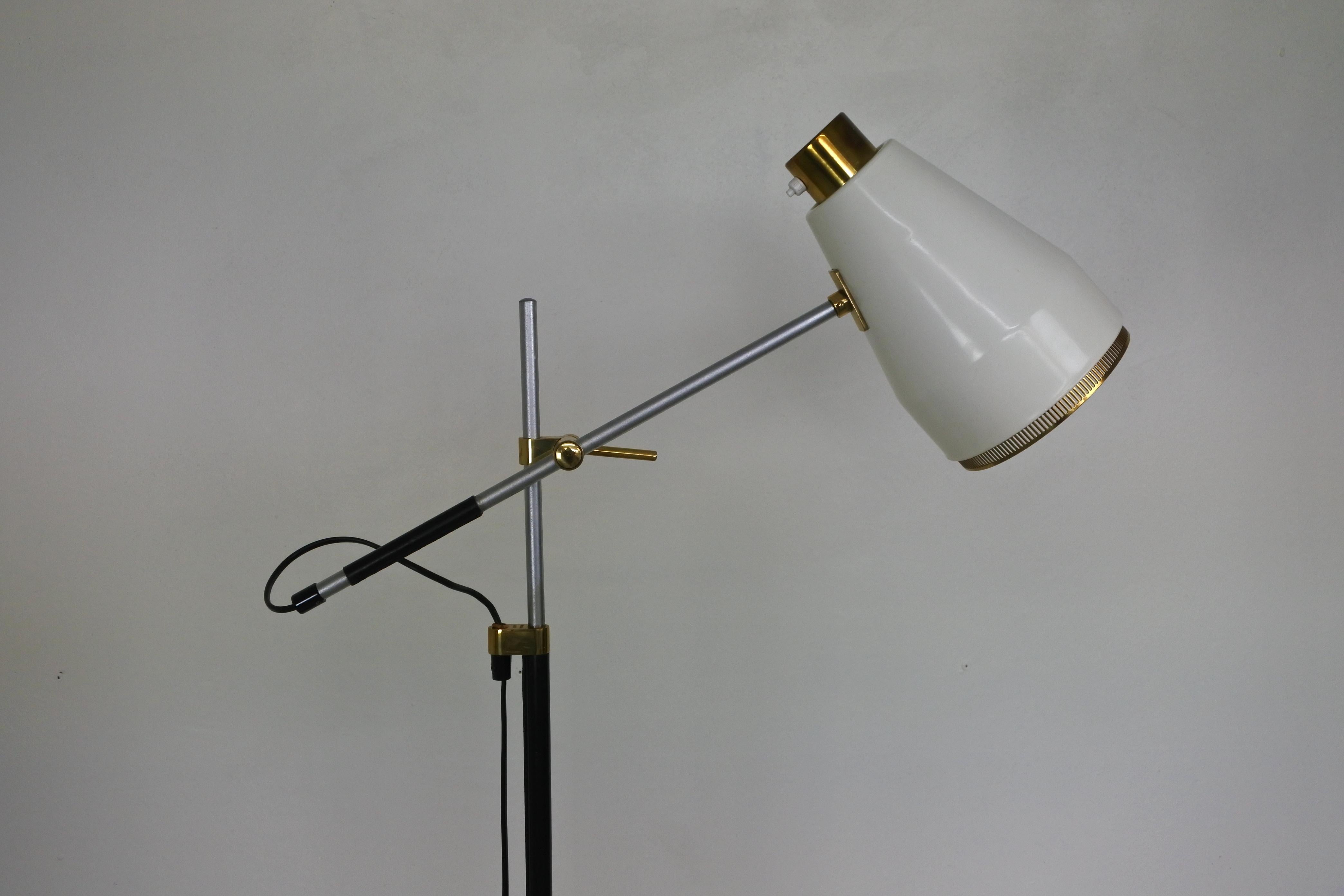 Adjustable floor lamp designed by Viljo Hirvonen.
Model H801
The arm can be adjusted up and down on the stem and orientated in all directions.
Off white lacquered aluminum shade, brass, plated brass and hand stitched leather.
Made in Finland by