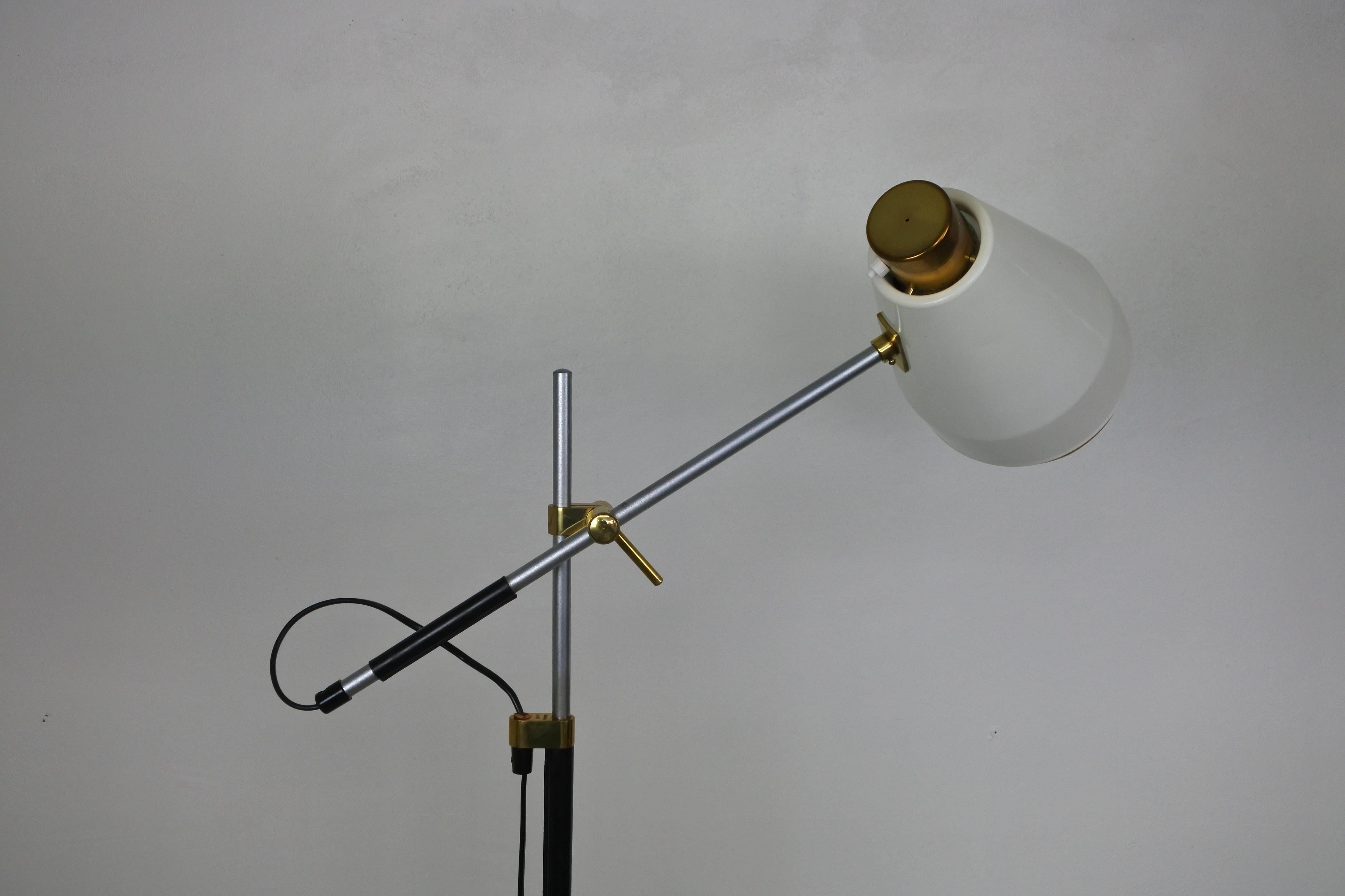 Mid-Century Modern Viljo Hirvonen & Valaistustyö Adjustable Floor Lamp, Leather & Brass, 1960s For Sale