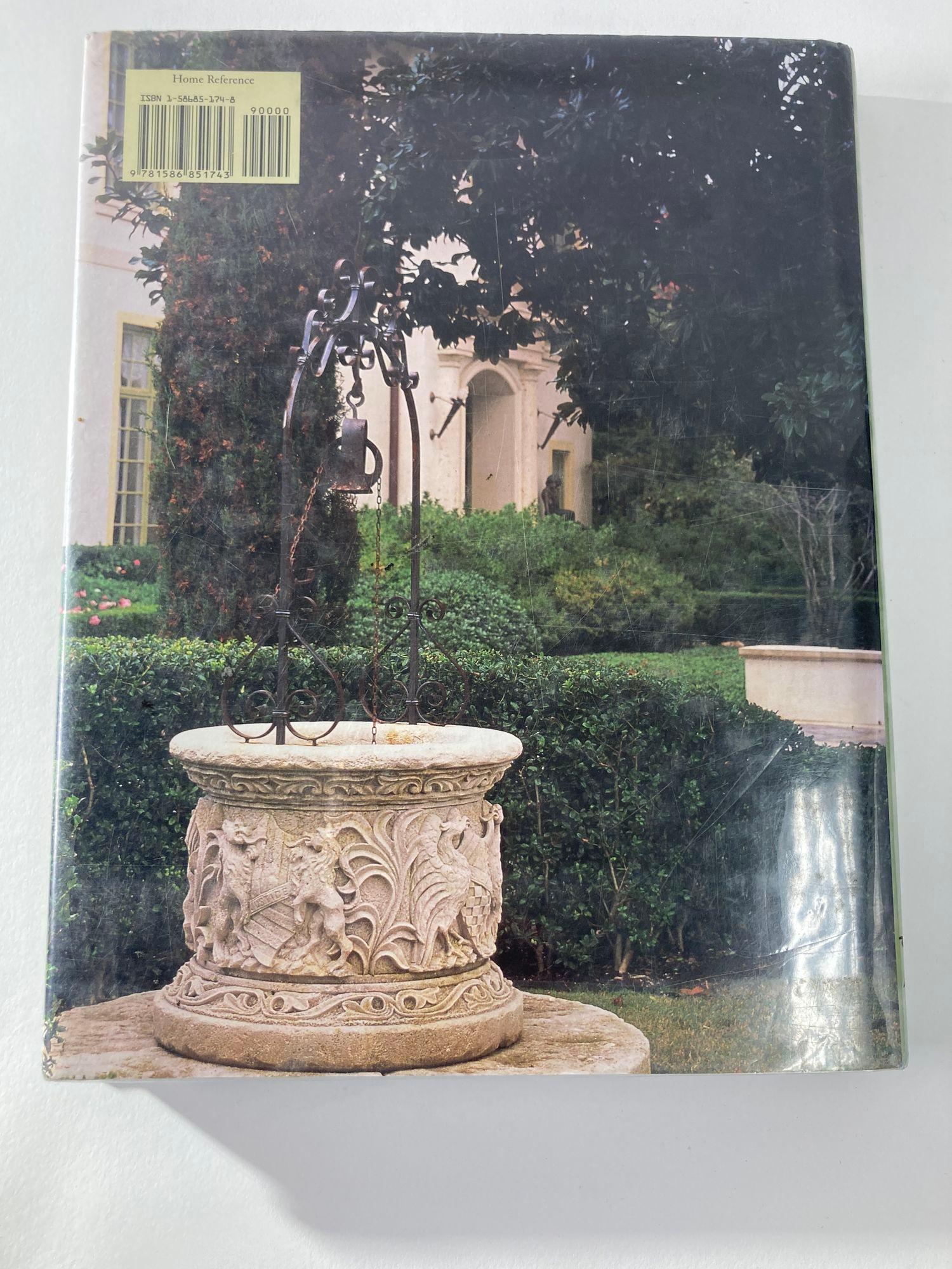 Décoration VILLA : Decidedly French and Italian Style Hardcover by Betty Lou Phillips Bon état - En vente à North Hollywood, CA