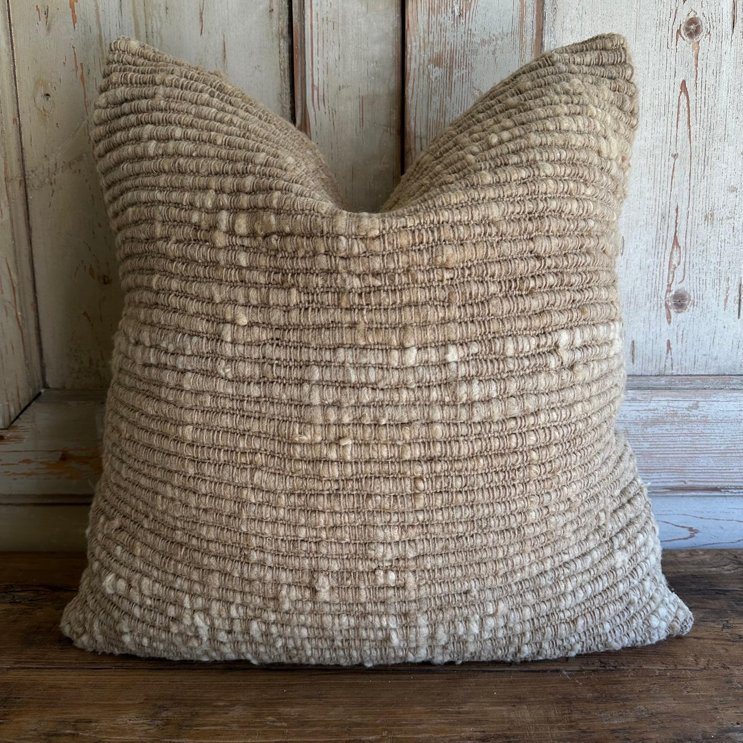 Hand made wool textured pillow
Color: Gold/Moss (a warm golden oak/ clay color with warm natural tones)
Size: 24” x 24”
All of our products are commissioned and handmade by the craftswomen of Chiloé. The textiles are made with 100% wool from
