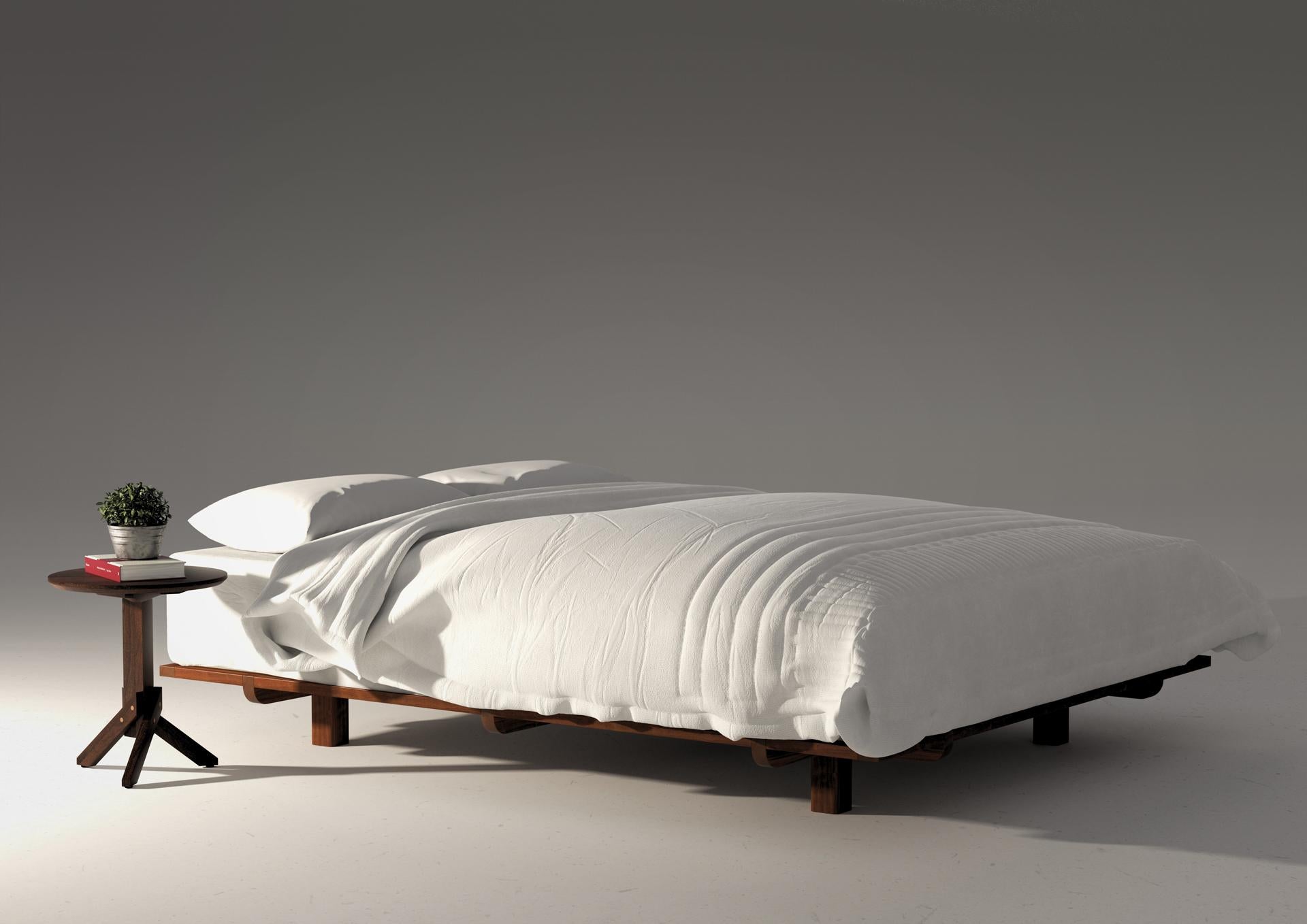 Avec ses pieds en retrait, le lit Villa-Lobos donne une incroyable sensation de légèreté. Comme déjà traditionnel dans notre travail, ce lit est doté d'un aménagement simple qui le rend facile à assembler et à transporter.

Matériaux : bois de