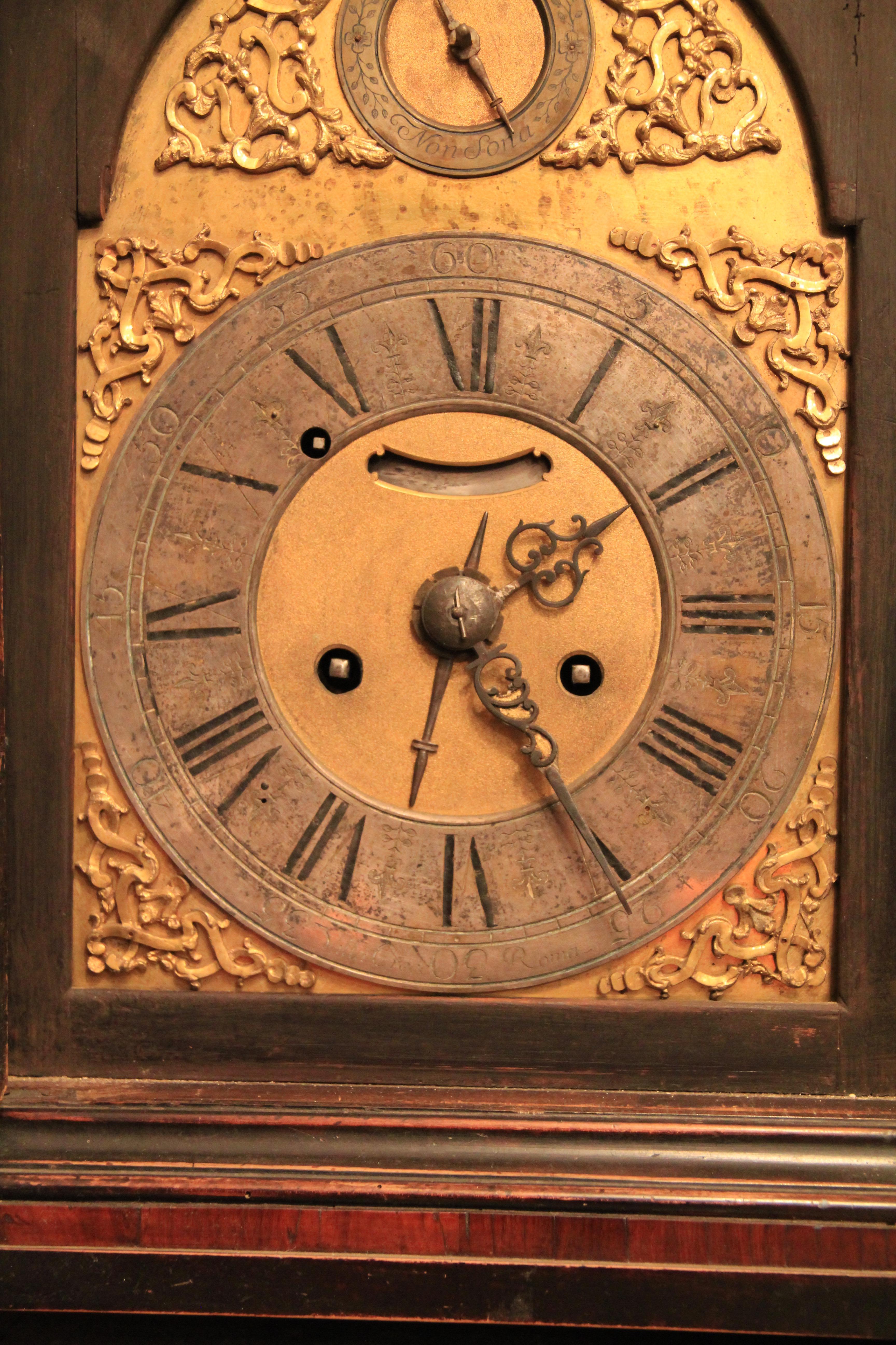 Villacroce Clock 18th Century with Rosewood Veneer and Ebonized Wood In Good Condition In Napoli, IT
