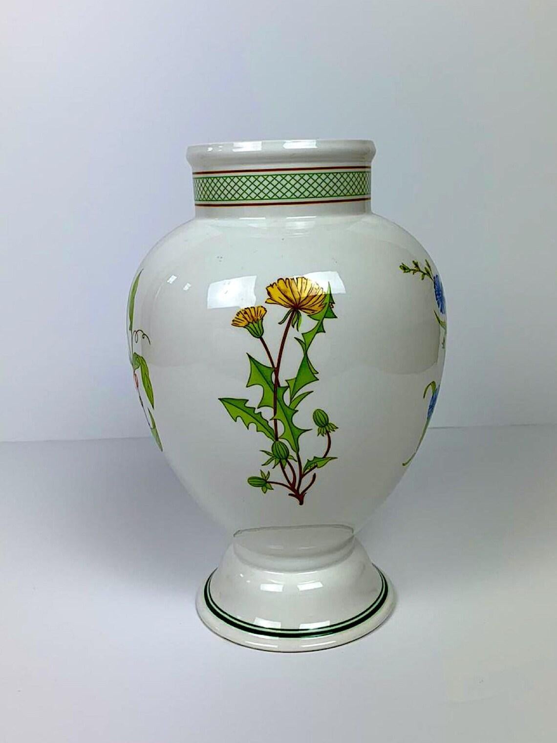 Exclusive Floral Vase from Villeroy&Boch.

You will never meet such a vase in an official store because it was discontinued.

Villeroy & Boch vintage vase will appeal to everyone.

Absolute quality and faithfulness to the traditions of