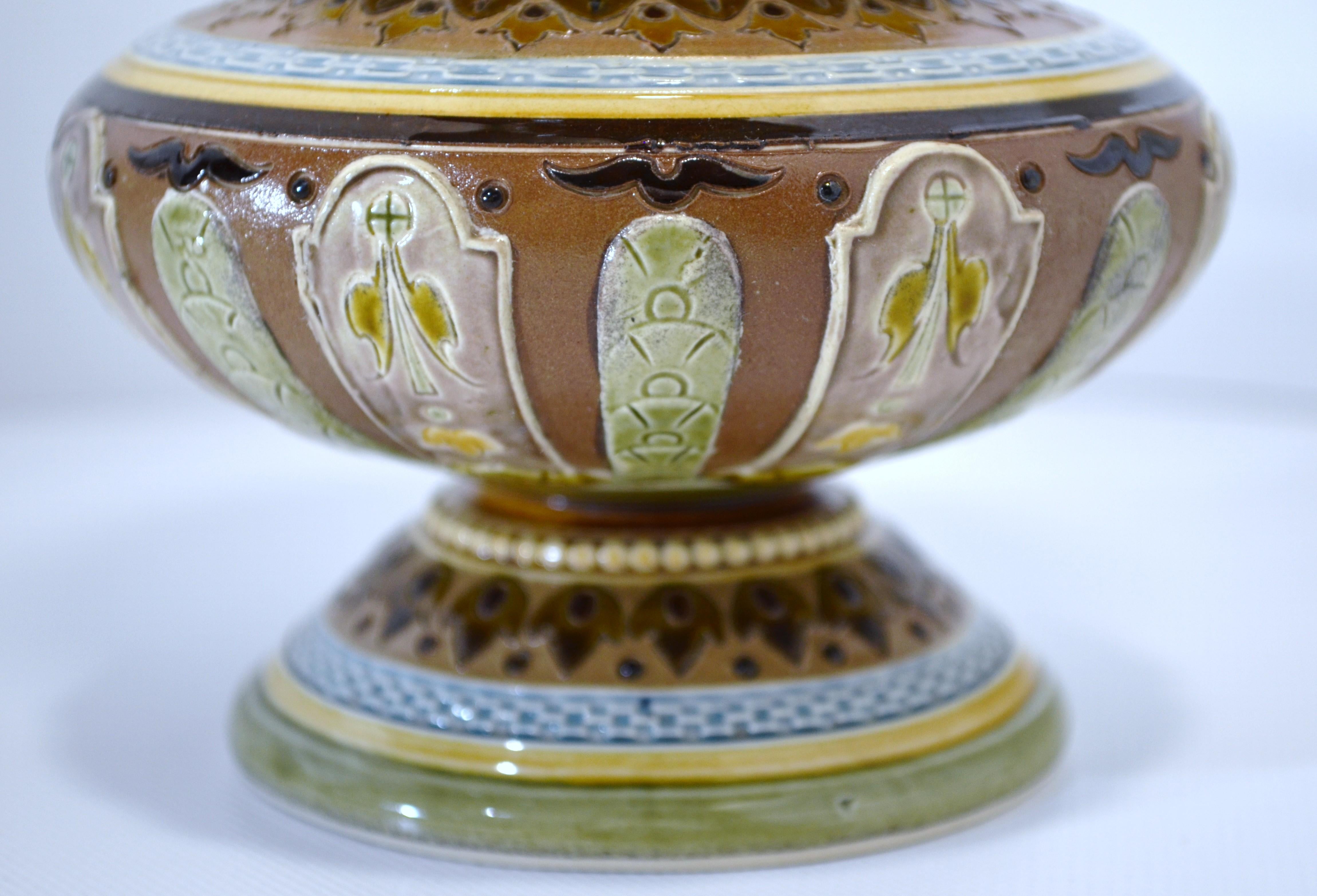 Villeroy et Boch Mettlach 1890 1900 vase en céramique mosaïque décoré de femmes Excellent état - En vente à ARGENTEUIL, FR