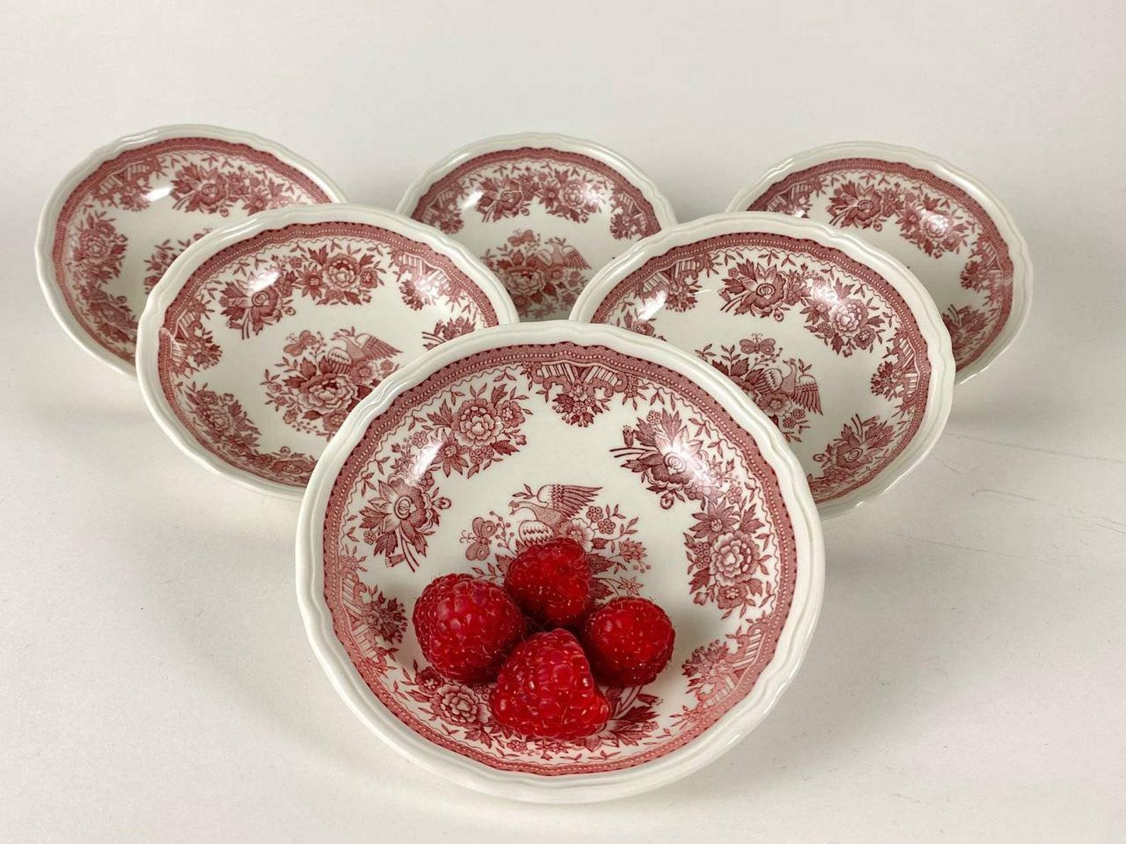 Small Porcelain Bowls produced by Villeroy and Boch.

Vitro porcelain bowls. 

Red Fasan series. 

Germany. 

An interesting, worthy thing for serving a festive table.

A Bowl for serving the table will provide a beautiful presentation of
