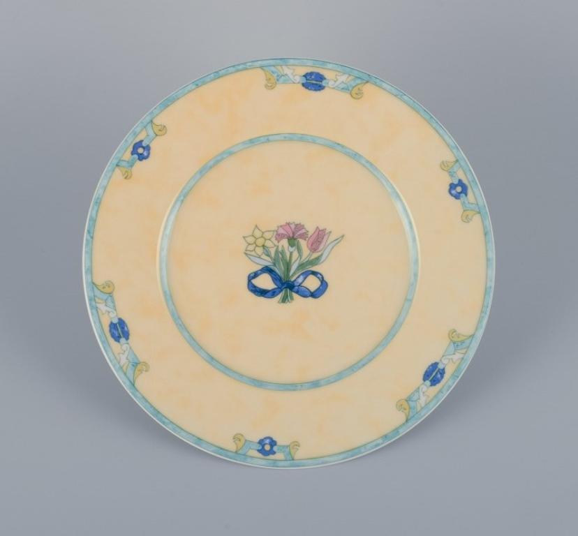 Villeroy & Boch, a set of four Castellina porcelain plates decorated with floral motifs.
Late 20th century.
Marked.
In perfect condition.
Dimensions: Diameter 21.8 cm.