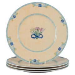 Villeroy & Boch, ensemble de quatre assiettes en porcelaine de Castellina à motifs floraux