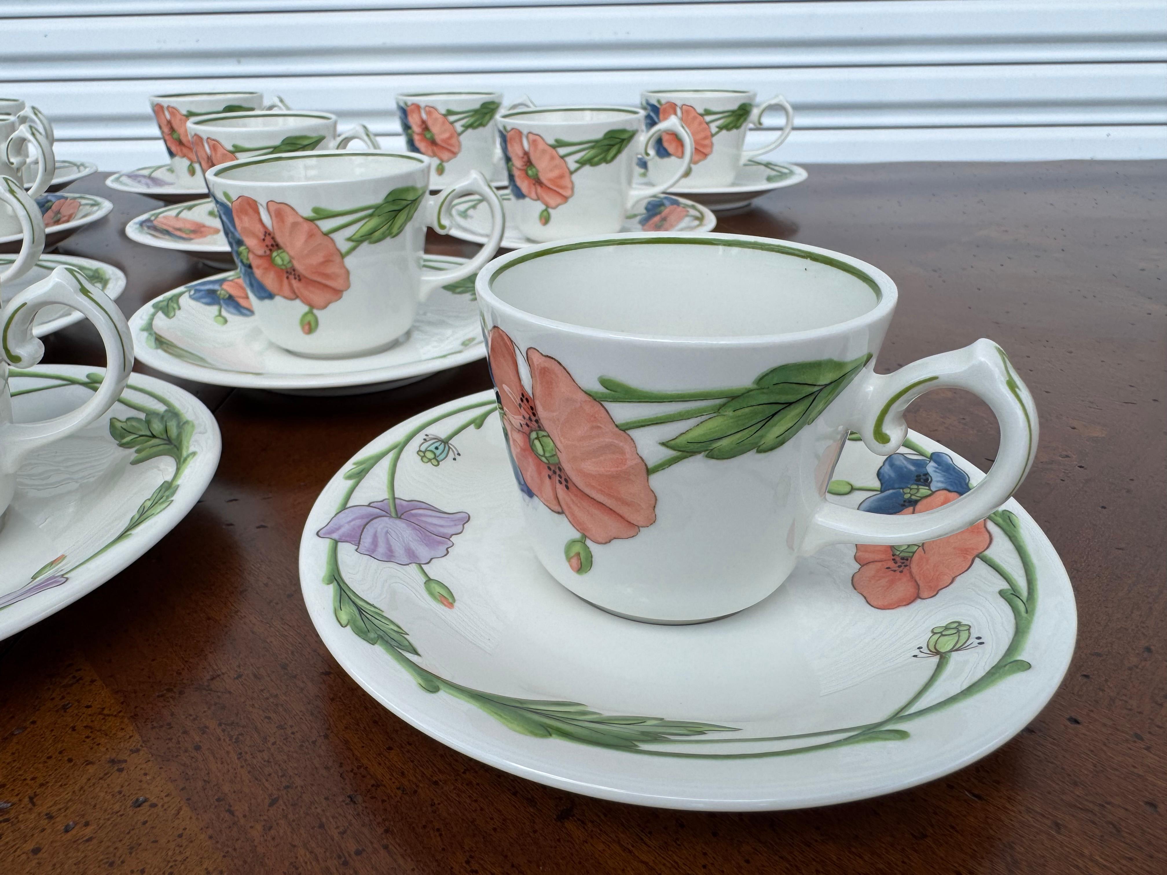 Villeroy & Boch Amapola Floral Gravy Boat and more Tea Cups & Plates In Good Condition In Pasadena, TX
