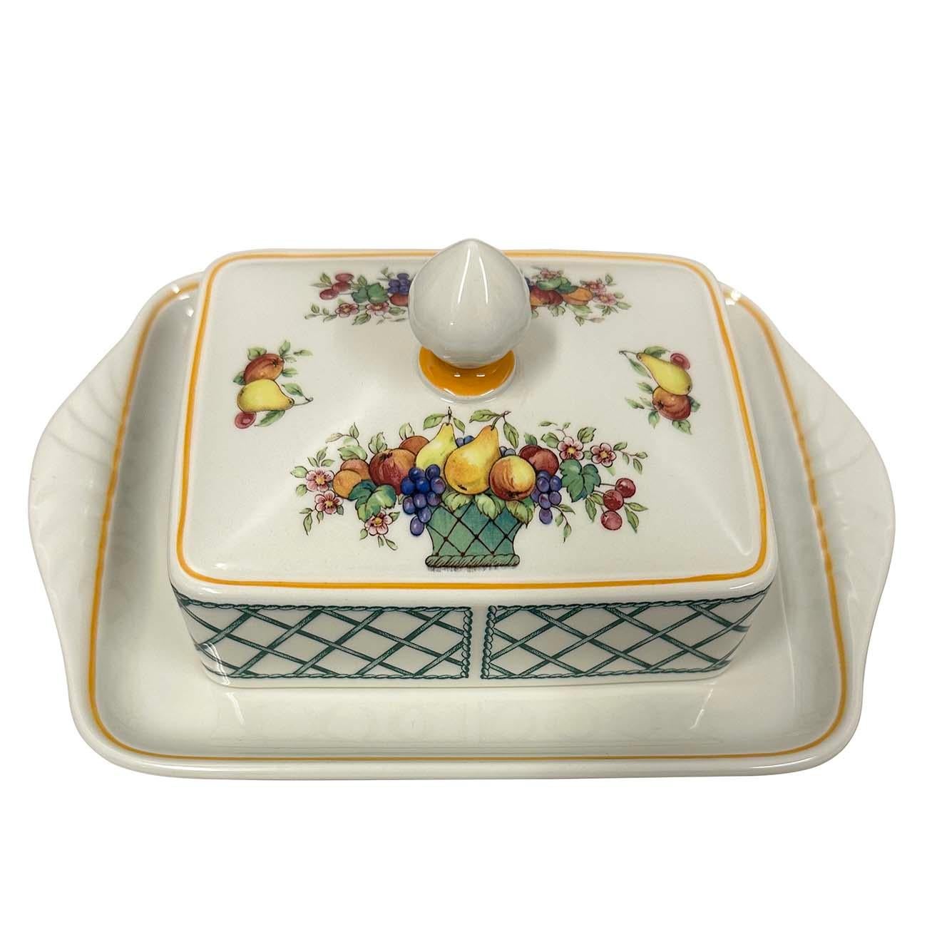 Basket von Villeroy & Boch schafft die richtige Atmosphäre. Die Serie mit französischem Esprit ist ein Entwurf von Helene von Boch aus dem Jahr 1973. Saftig-süße Sommerfrüchte quellen aus einem Korb, der von einem grünen Gitterrand umrahmt ist.