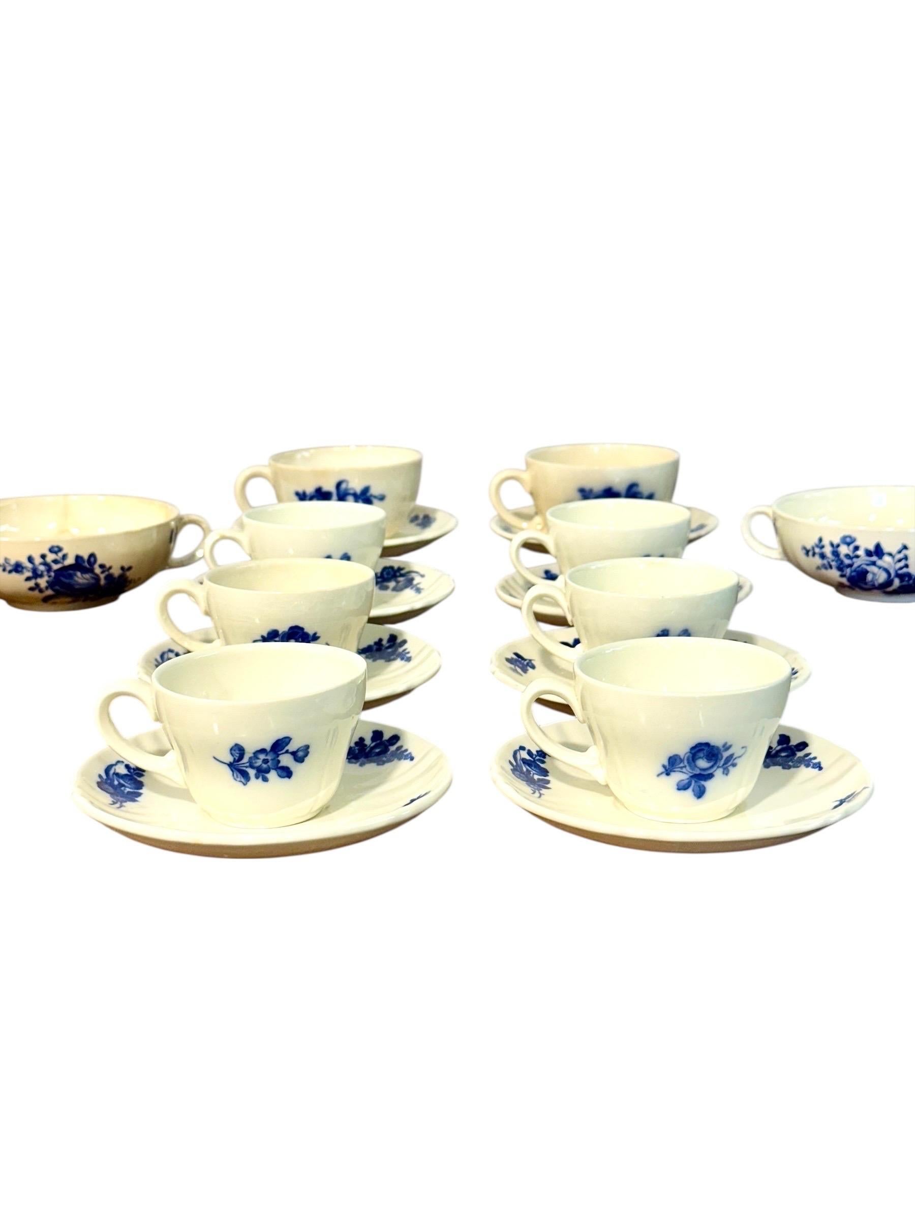 Villeroy & Boch Blue and White Faience Dinnerware Service, 29 Pieces in vendita 4