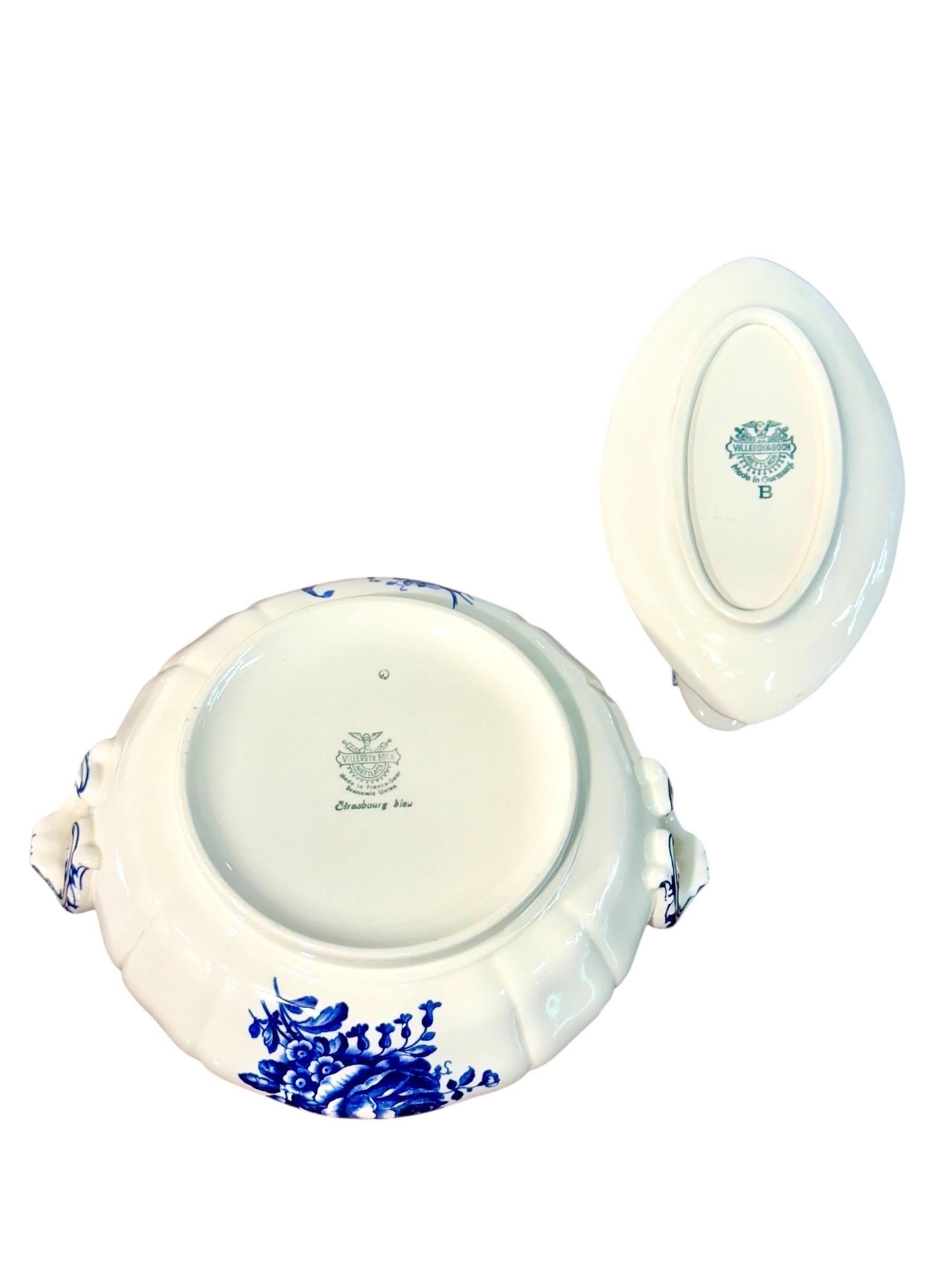 Villeroy & Boch Blue and White Faience Dinnerware Service, 29 Pieces in vendita 5