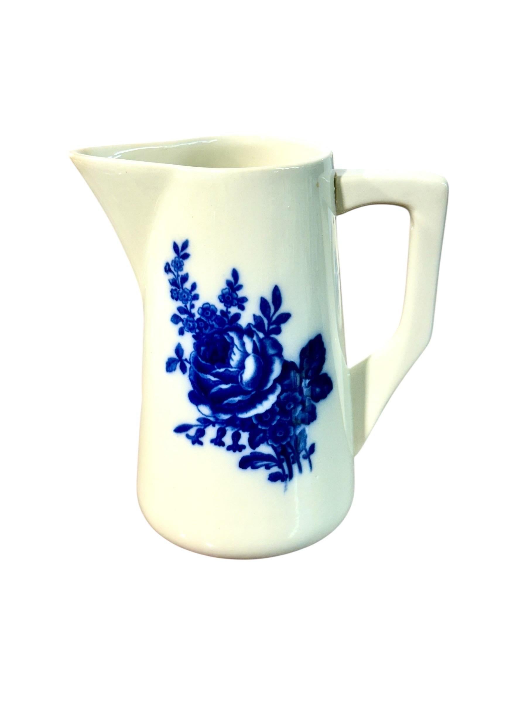 Villeroy & Boch Blue and White Faience Dinnerware Service, 29 Pieces in vendita 12