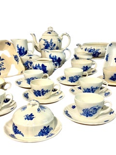 Villeroy & Boch Blue and White Faience Dinnerware Service, 29 Pieces