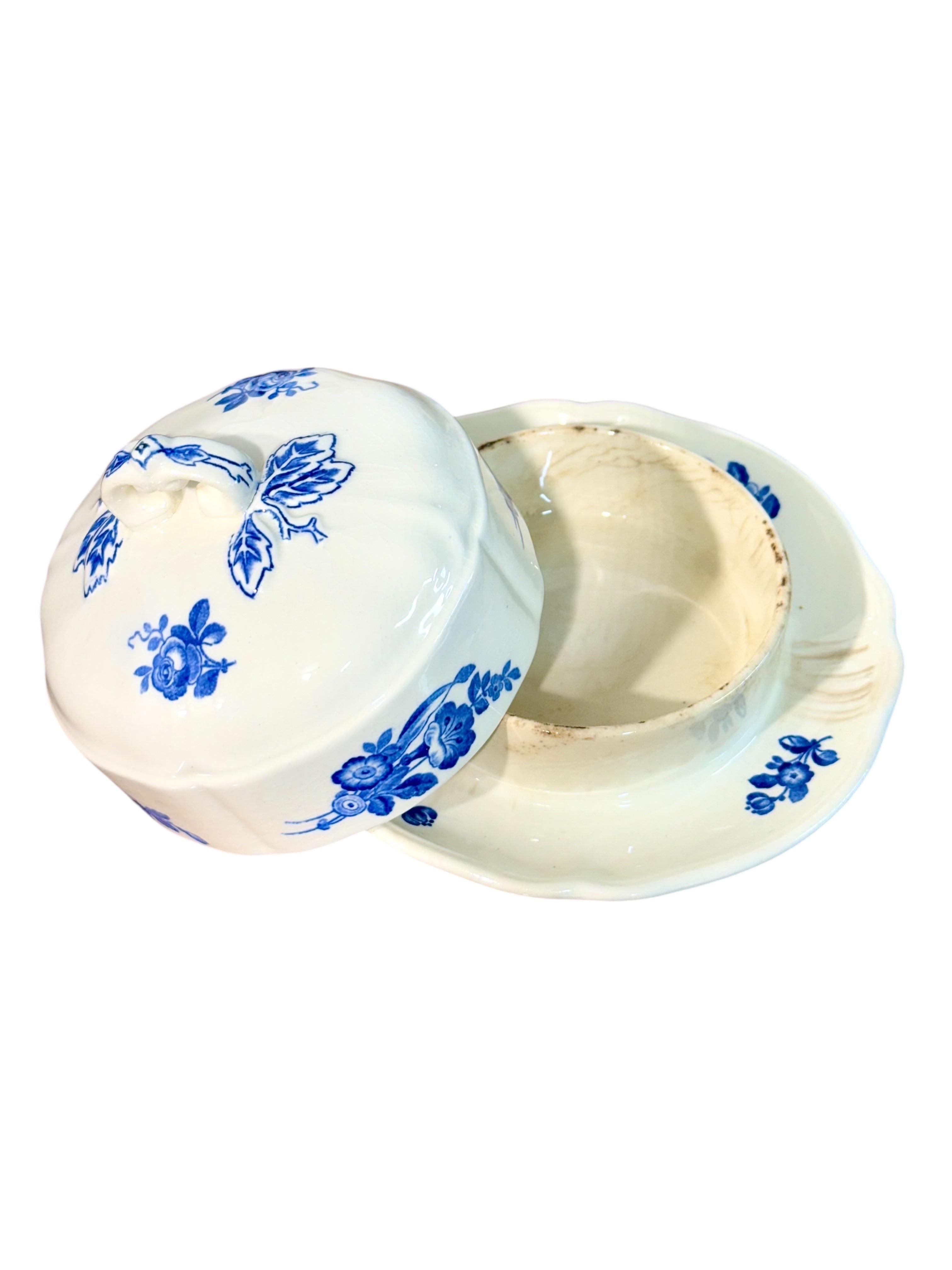 Villeroy & Boch Blue and White Faience Dinnerware Service, 29 Pieces in vendita 13