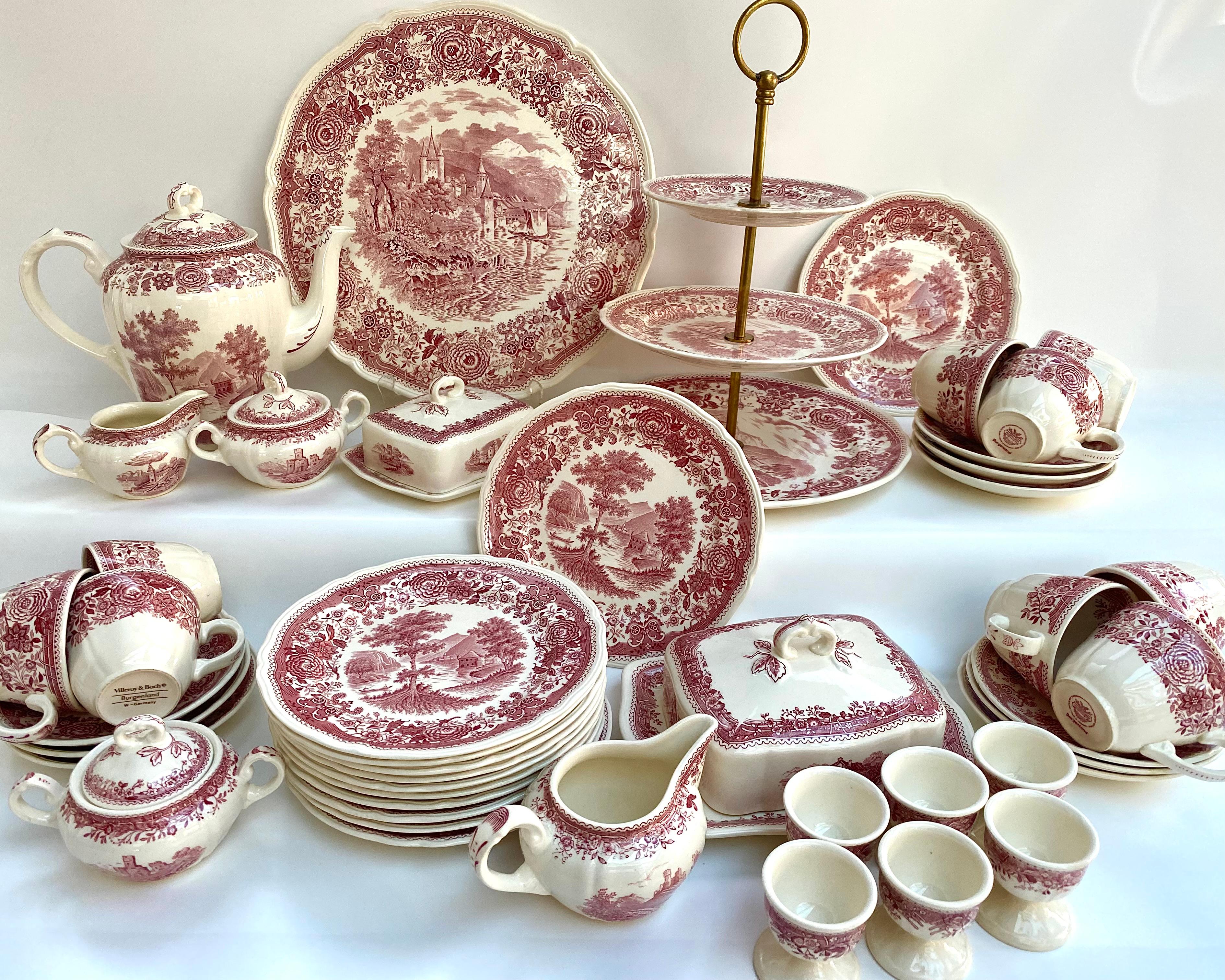 Sehr seltenes und schönes Tafelservice von Villeroy & Boch Burgenland Rot, klassische alte Serie, Vintage 1970er, Deutschland.

Ausgelaufenes Stück.

Dies ist die pink- und cremefarbene Variante des Designs, die seltener zu finden ist als die blau-