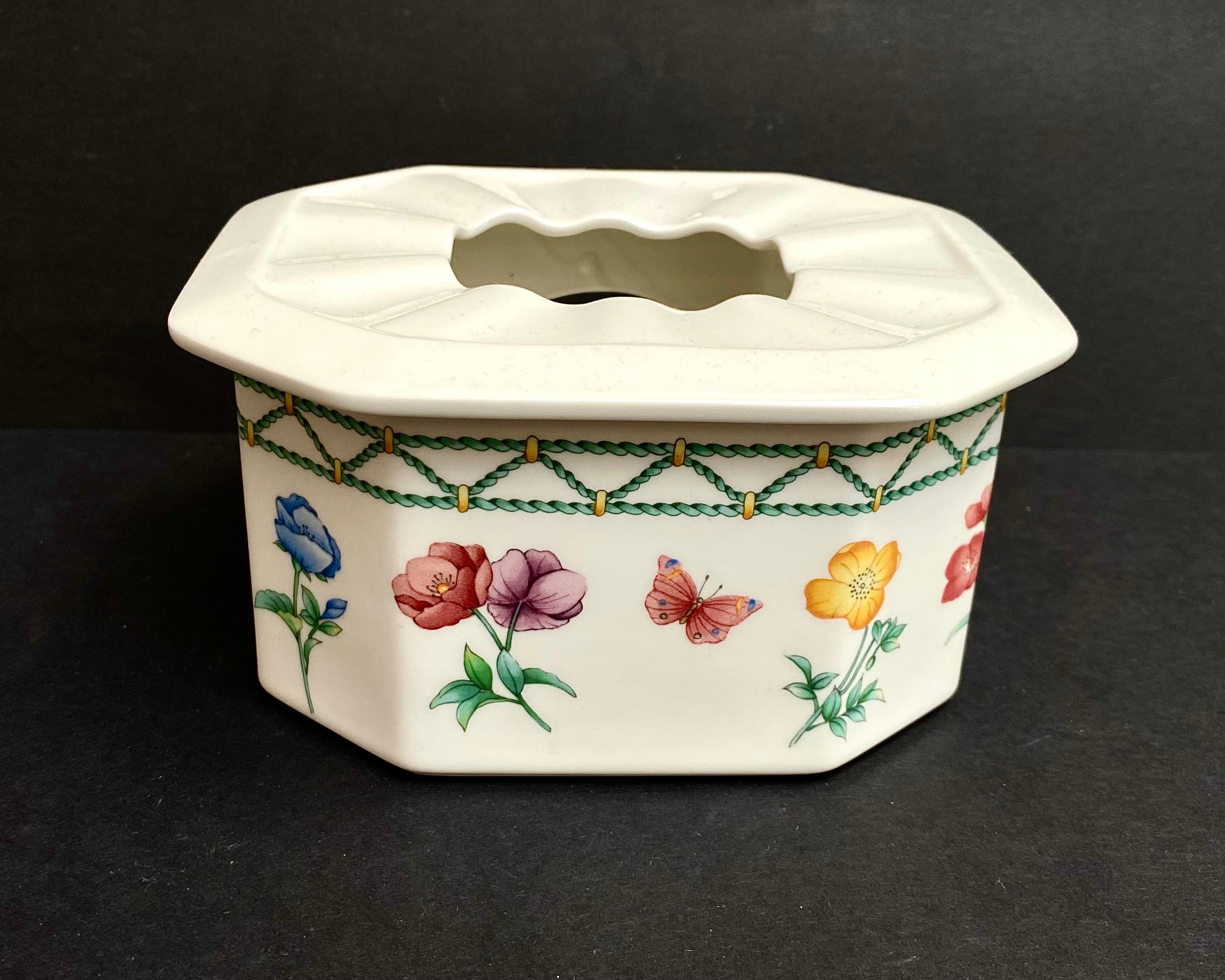 Late 20th Century Villeroy & Boch Casa Verde Warmer Vintage Teapot Warmer in Porcelain, Germany For Sale