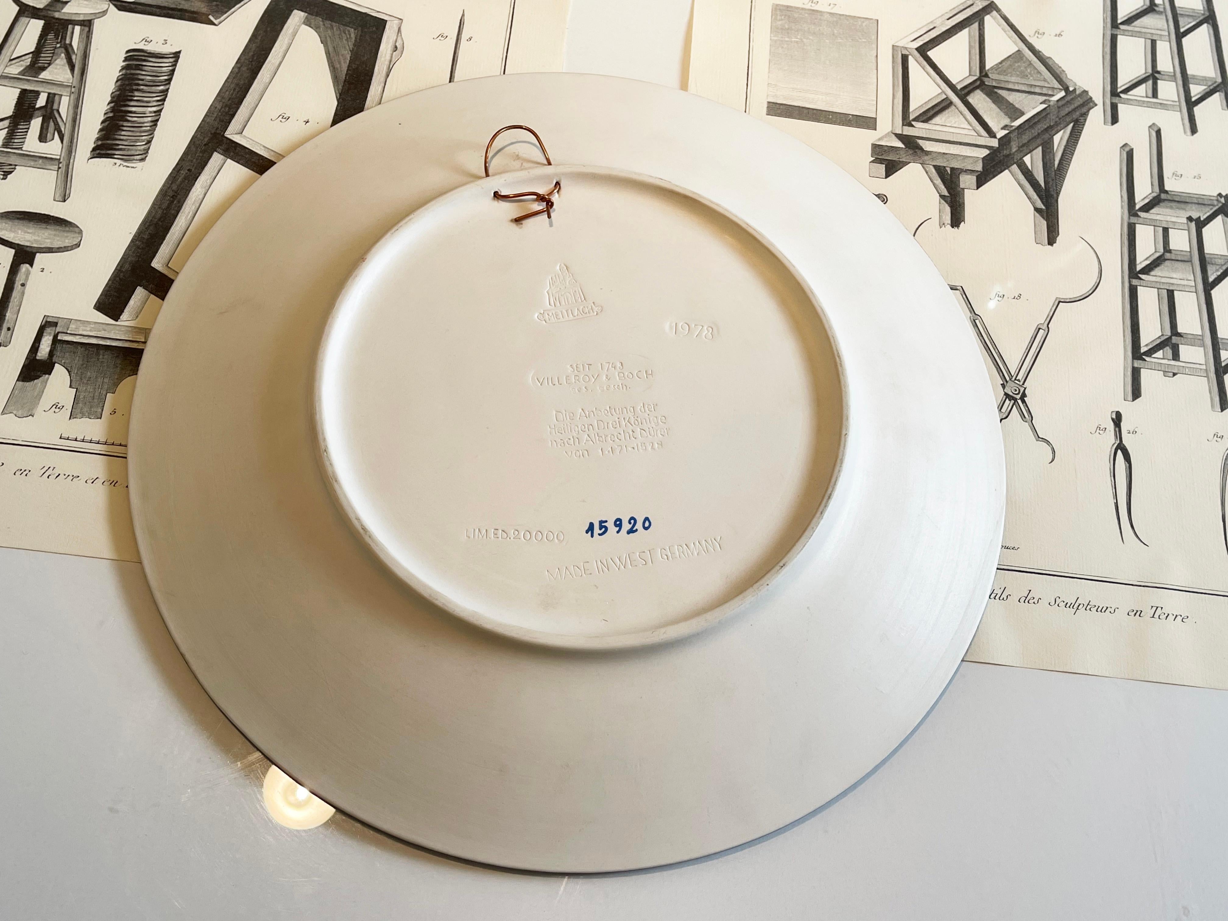 Porcelaine 1970 Villeroy & Boch Assiette Pâte-sur-pâte en Turquoise, Scène de Noël en vente