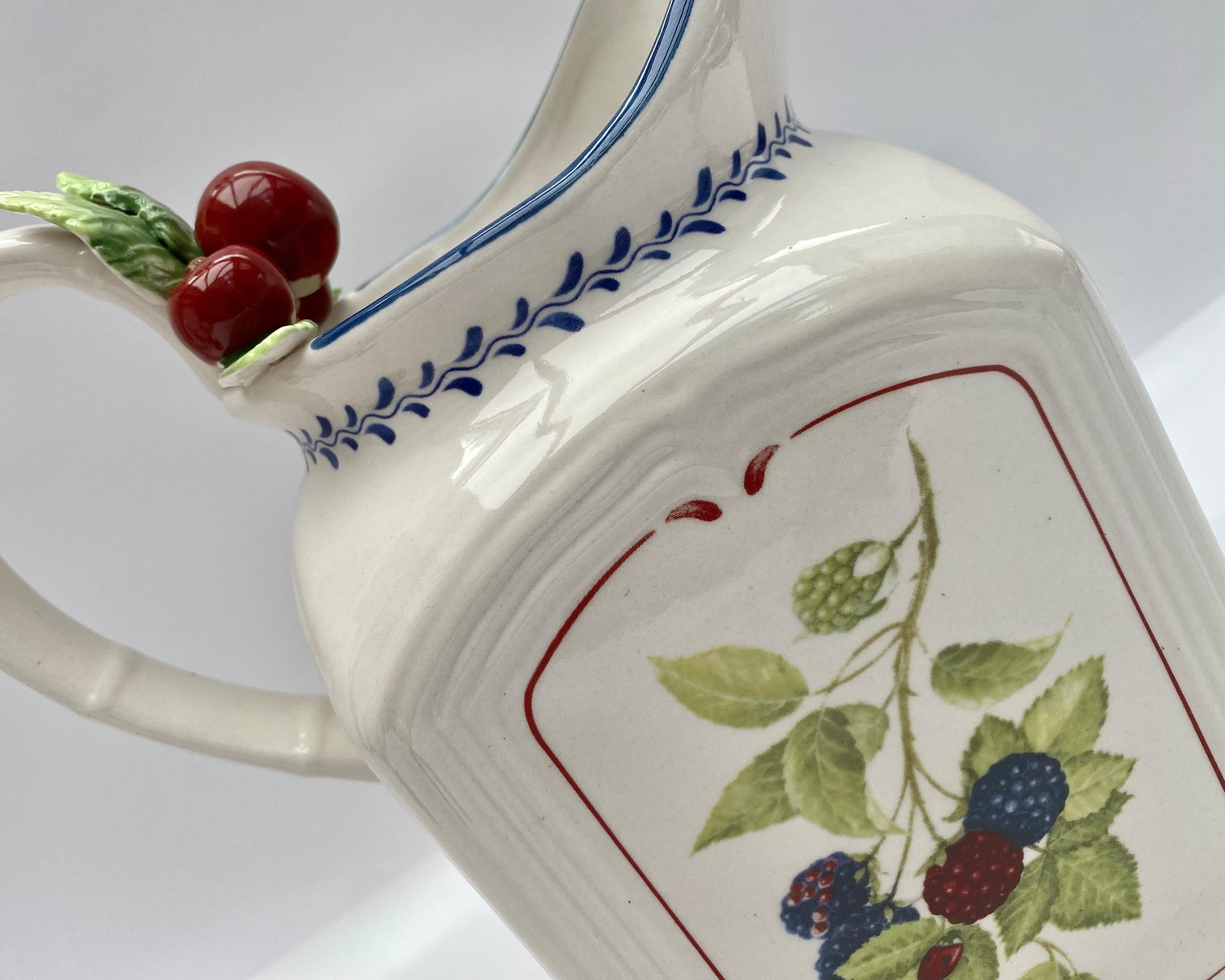 Pichet/jupe Charm Cottage Villeroy & Boch grand format vintage en céramique peinte à la main Excellent état - En vente à Bastogne, BE