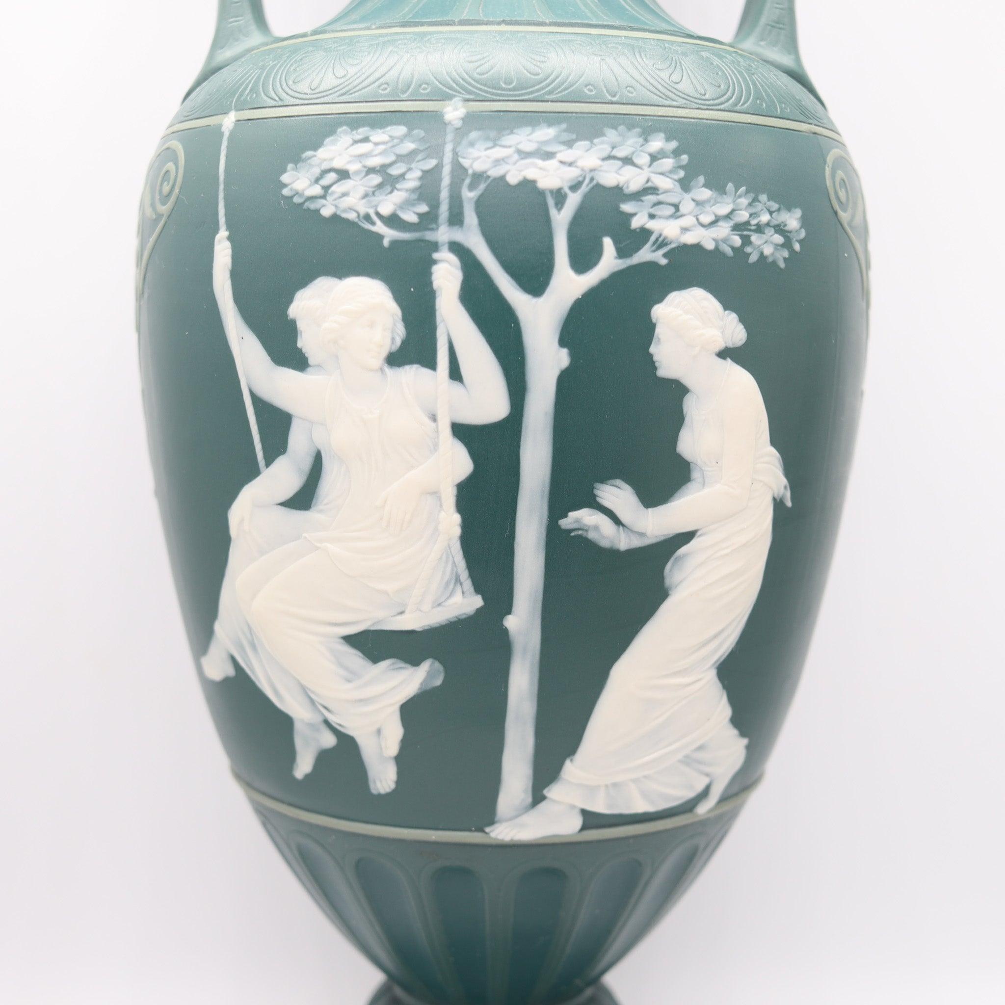 VILLEROY & BOCH METTLACH 1890 Phanolith Neo Classic Green Cameo Amphora For Sale 1